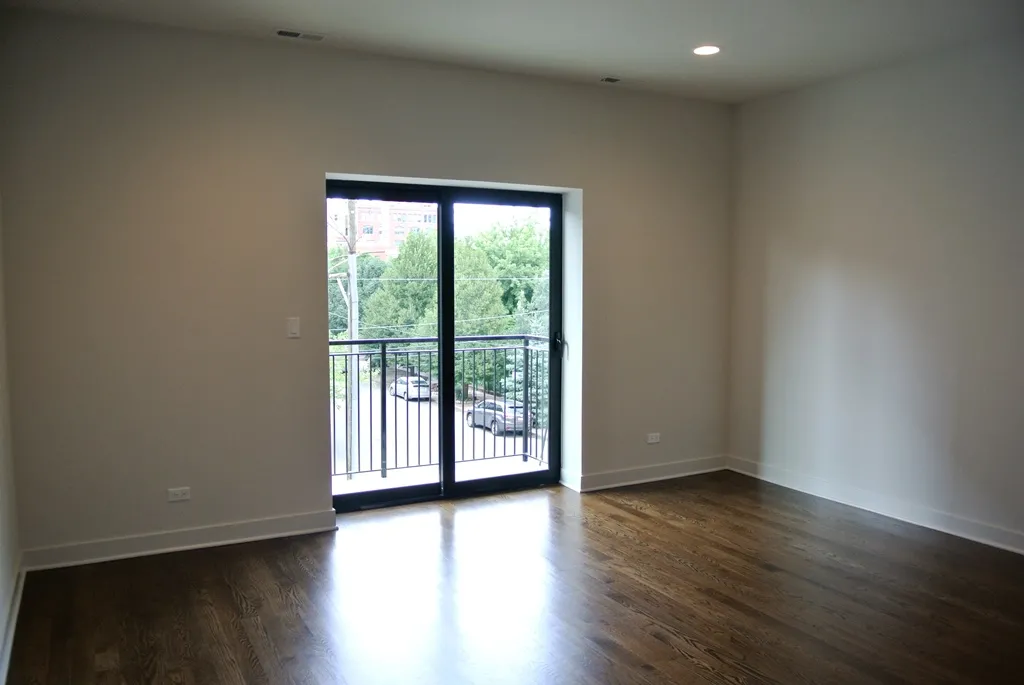 model kitchen at 838 West Erie Apartments in Chicago