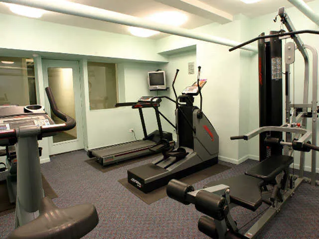 front yard and gate at Woodlawn House Apartments in Hyde Park Chicago