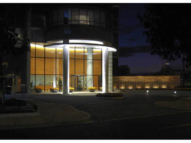 lobby entrance at Kingsbury Plaza Apartments in River North