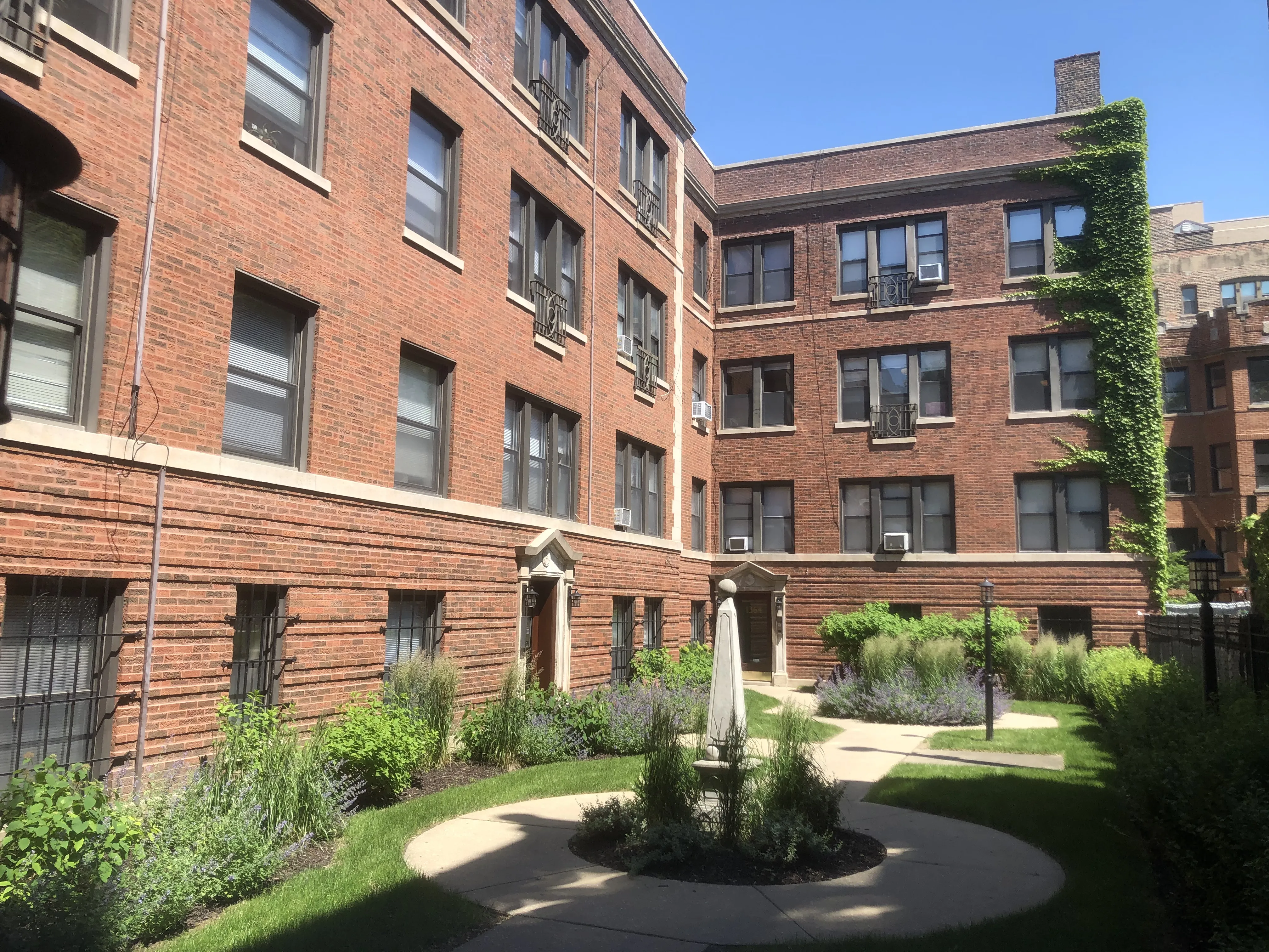 1360-1364 E. 52nd Street Apartments