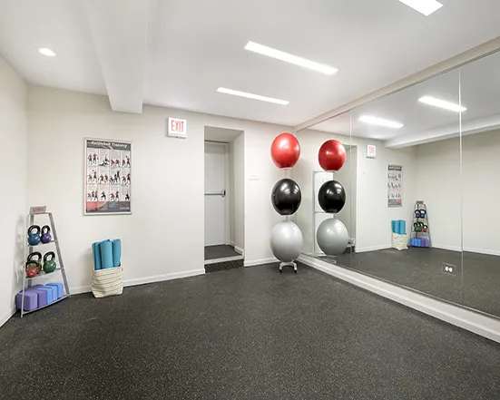 landscaped courtyard at Irving Courts by Reside Apartments at 718 W Irving