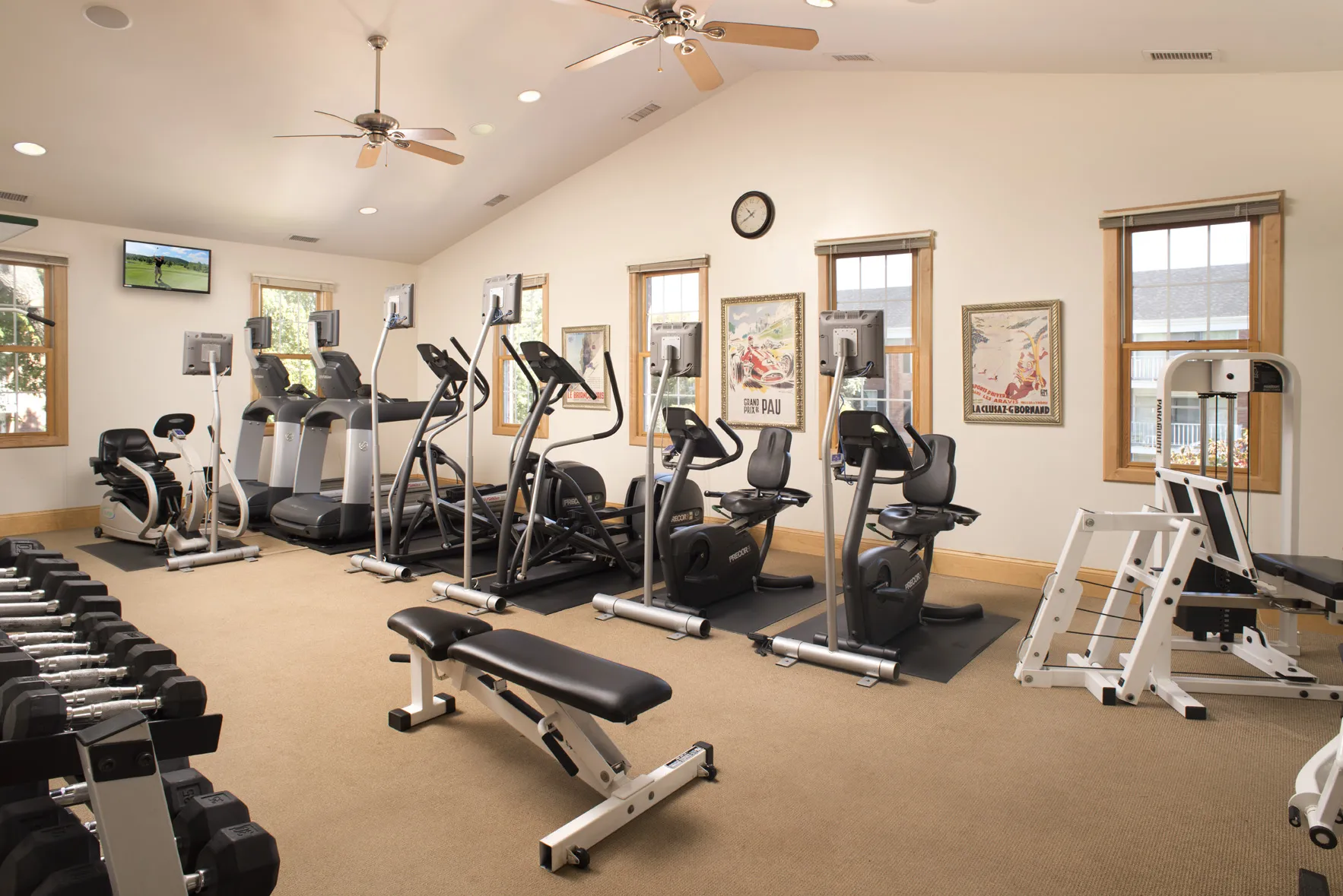 1 bedroom unit kitchen at Versailles on the Lakes Oakbrook Apartments 