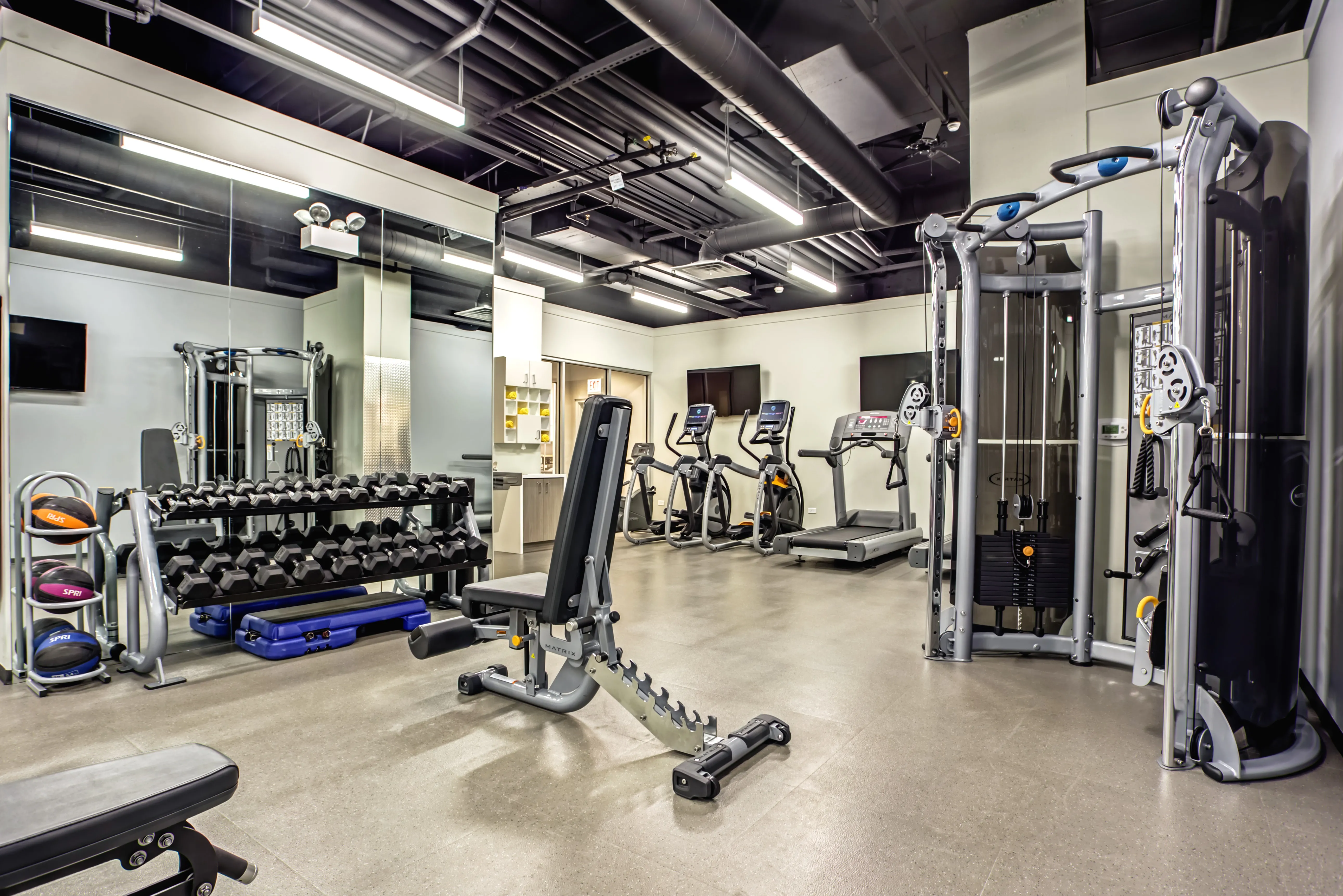 weight room at 2555 N. Clark Apartments in Lincoln Park 