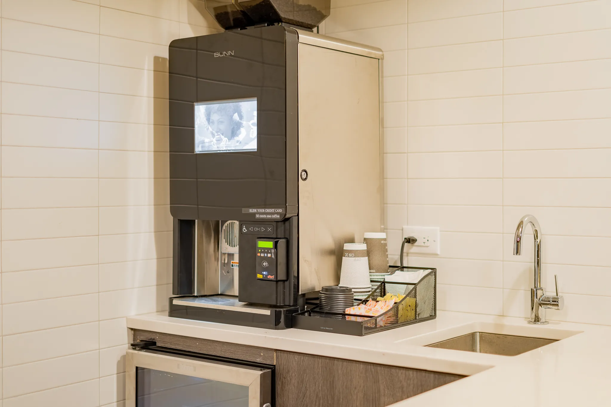  Contemporary Faucet and Backsplash