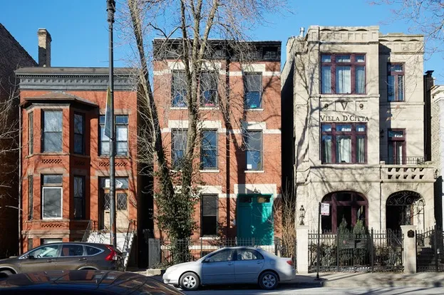 front of building at 2228 North Halsted Apartments