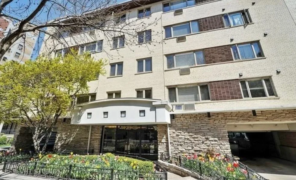 426 W BARRY AVE 60657-Barry Apartments-unit#205-Chicago-IL