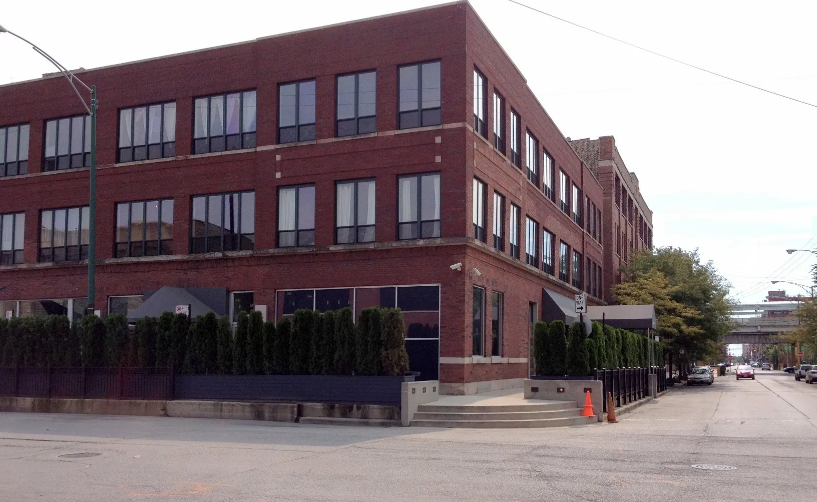 outide view of 945 West Fulton Market Apartments in Chicago
