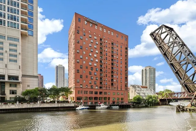  Fulton House Apartments