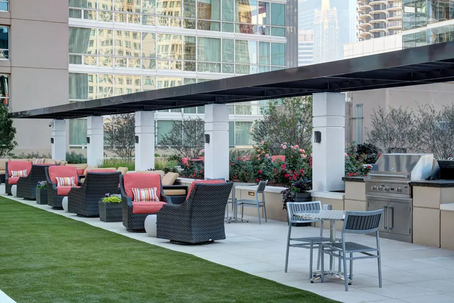 Grilling area at AMLI River North Apartments in Chicago