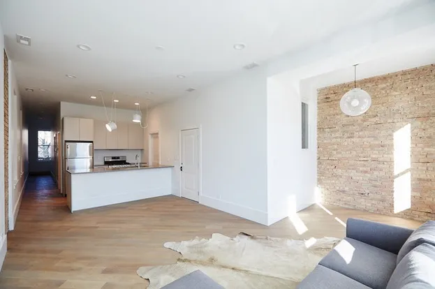 front of building at 2228 North Halsted Apartments