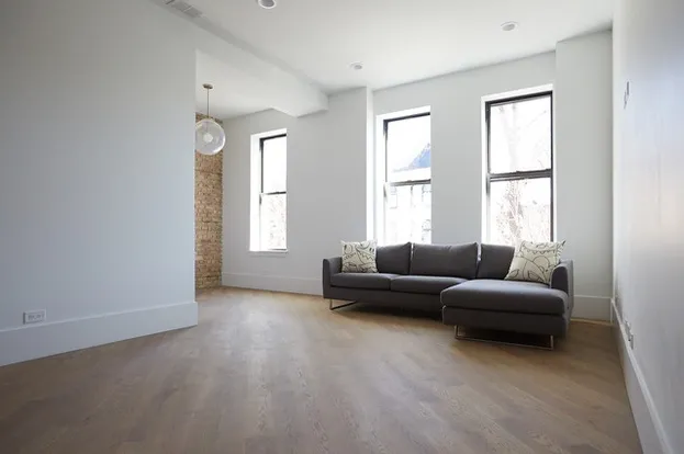 front of building at 2228 North Halsted Apartments