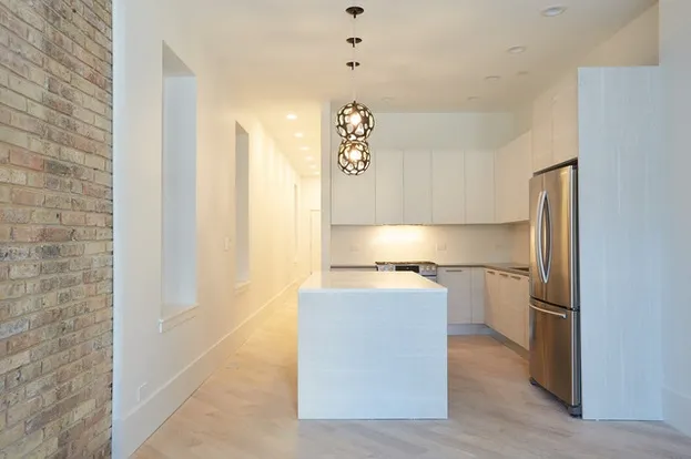 front of building at 2228 North Halsted Apartments