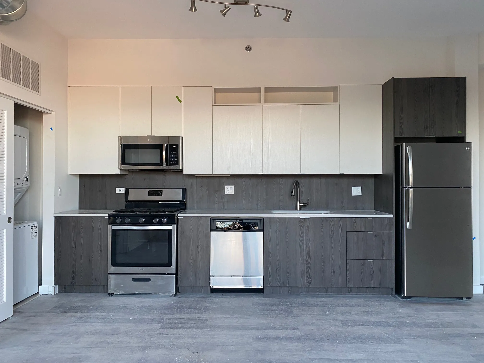 2150 W LAWRENCE AVE 60625-2150 W Lawrence-Chicago-IL