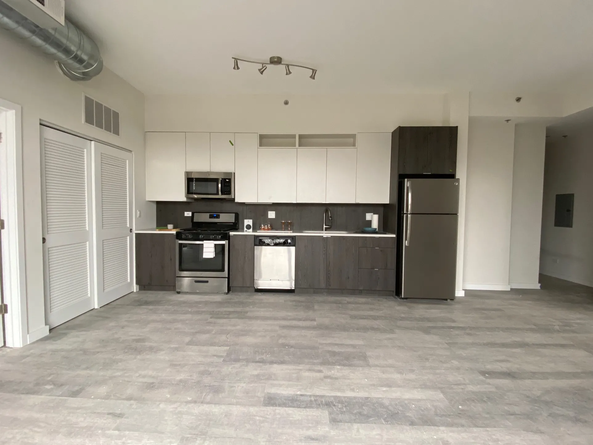 2150 W LAWRENCE AVE 60625-2150 W Lawrence-Chicago-IL