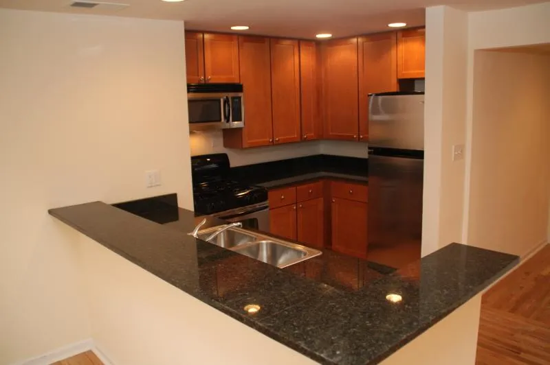 exterior entrance of Wilson Court Apartments in Ravenswood Chicago