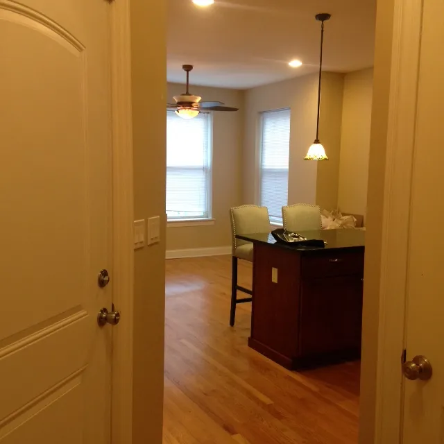 1330 W Argyle Apartments