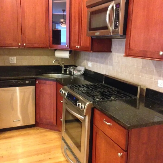 1330 W Argyle Apartments