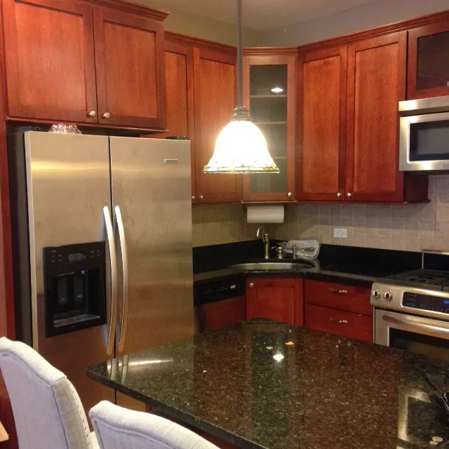 1330 W Argyle Apartments