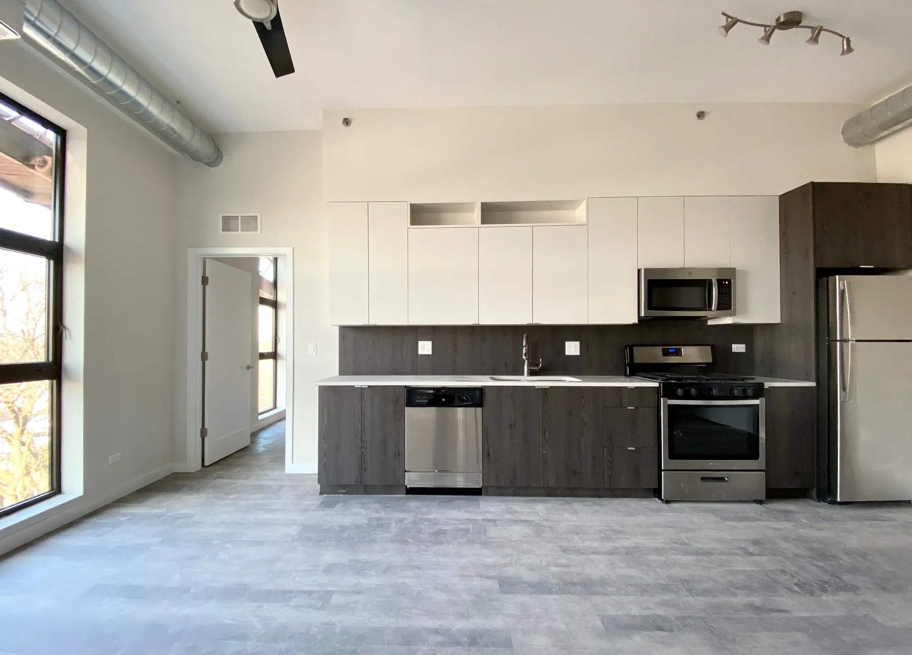 2150 W LAWRENCE AVE 60625-2150 W Lawrence-Chicago-IL