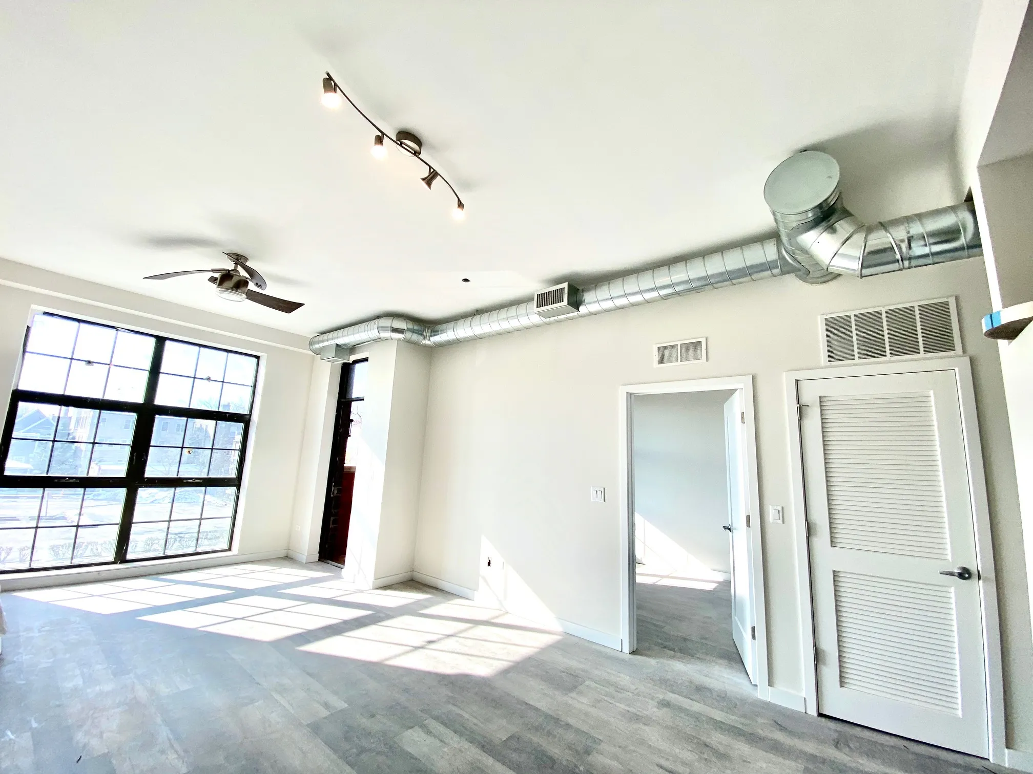 2150 W LAWRENCE AVE 60625-2150 W Lawrence-Chicago-IL