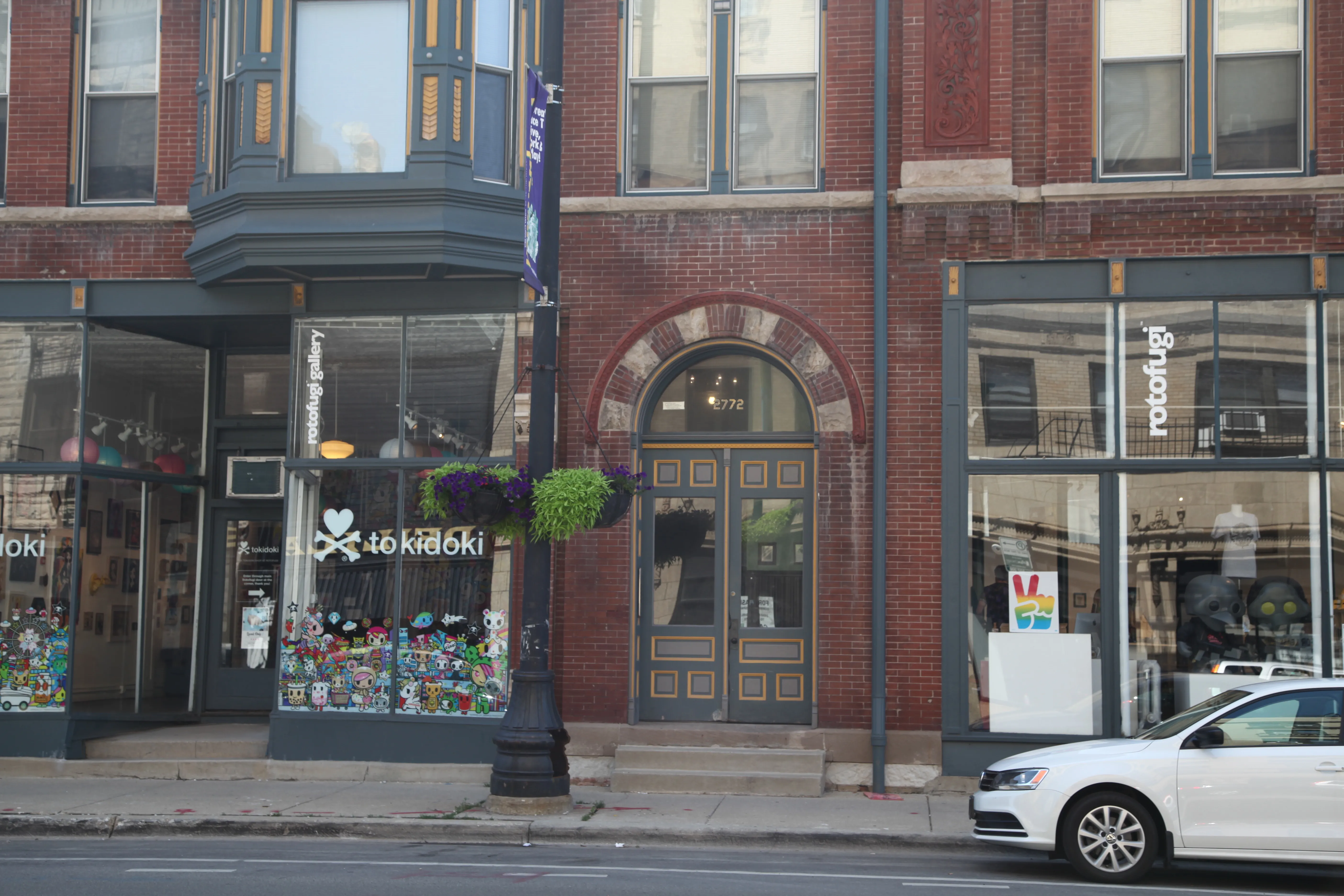 2772 N Lincoln Apartments