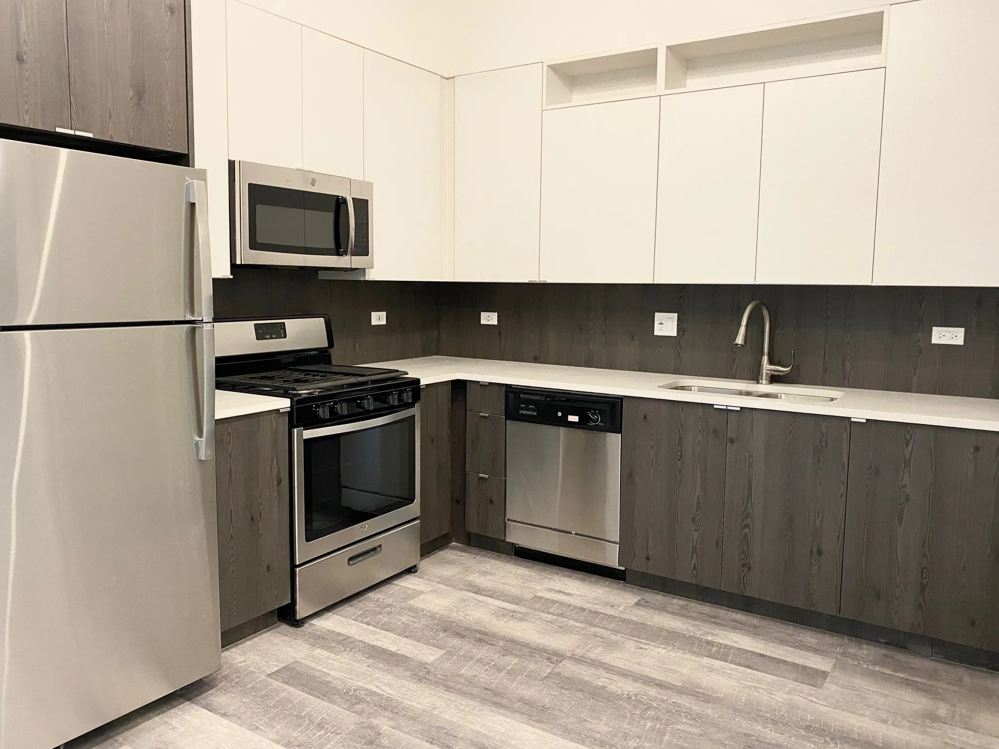 2150 W LAWRENCE AVE 60625-2150 W Lawrence-Chicago-IL