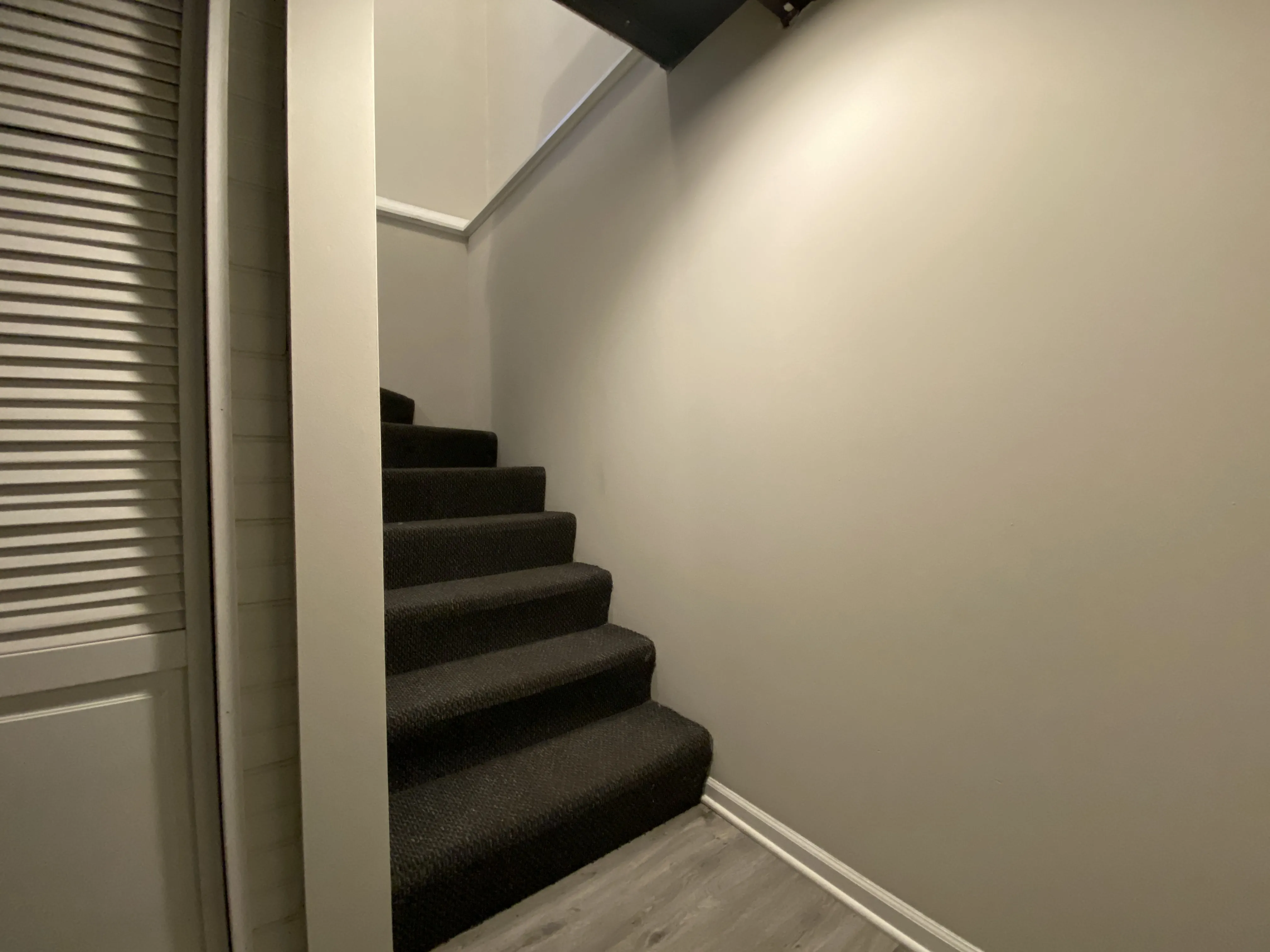 909 N Leavitt Apartments