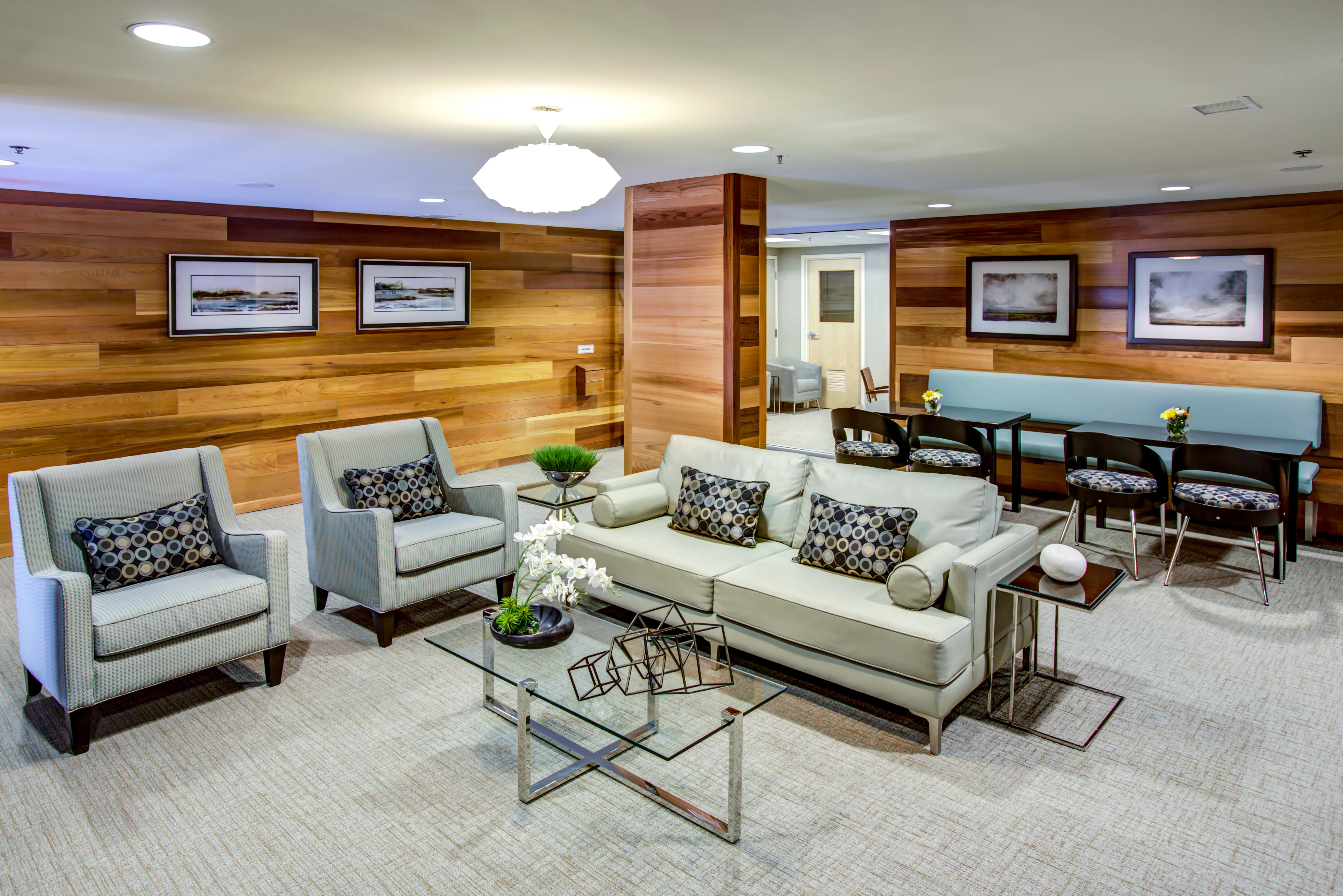 exterior deck of Oak Park Place Apartments