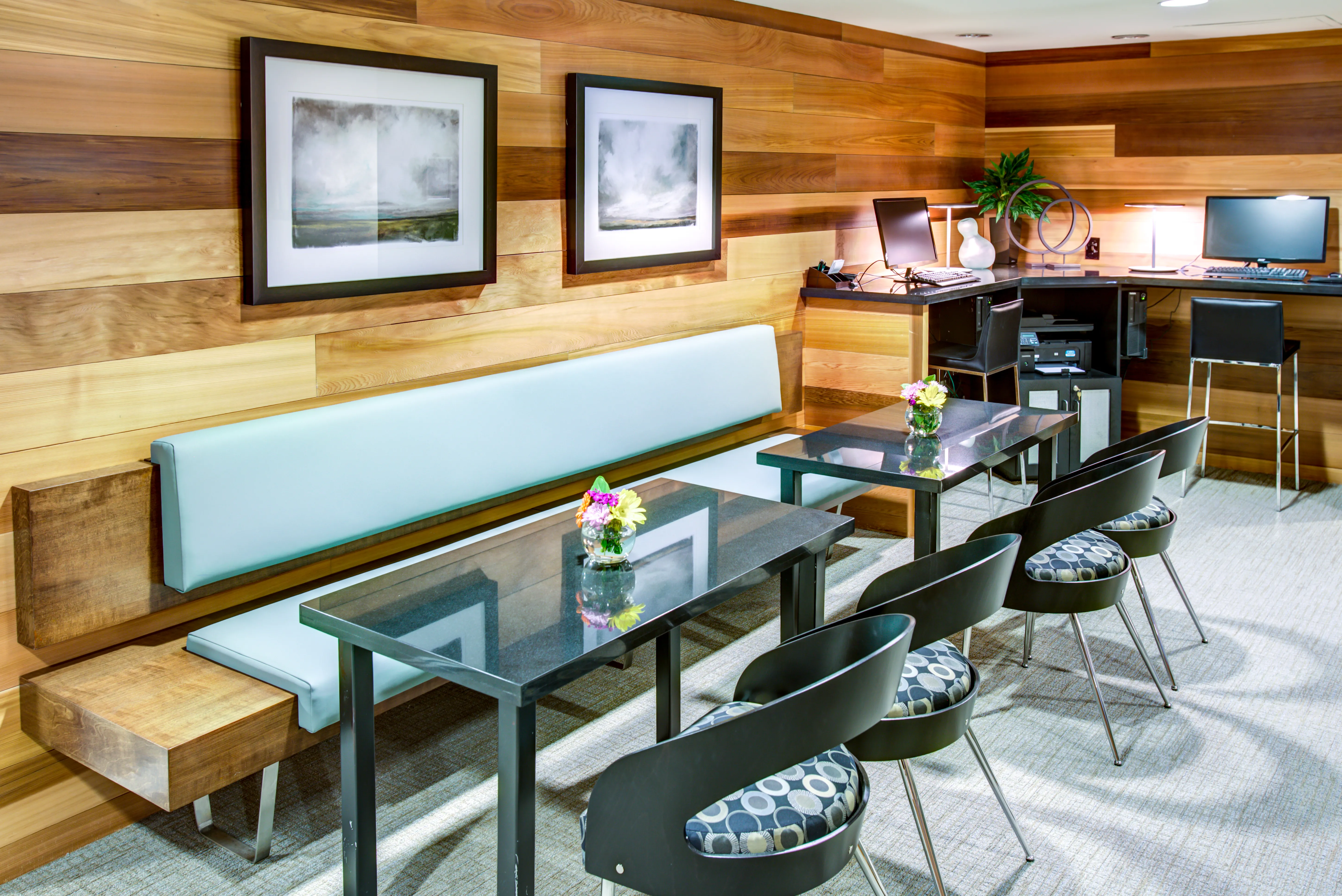 exterior deck of Oak Park Place Apartments