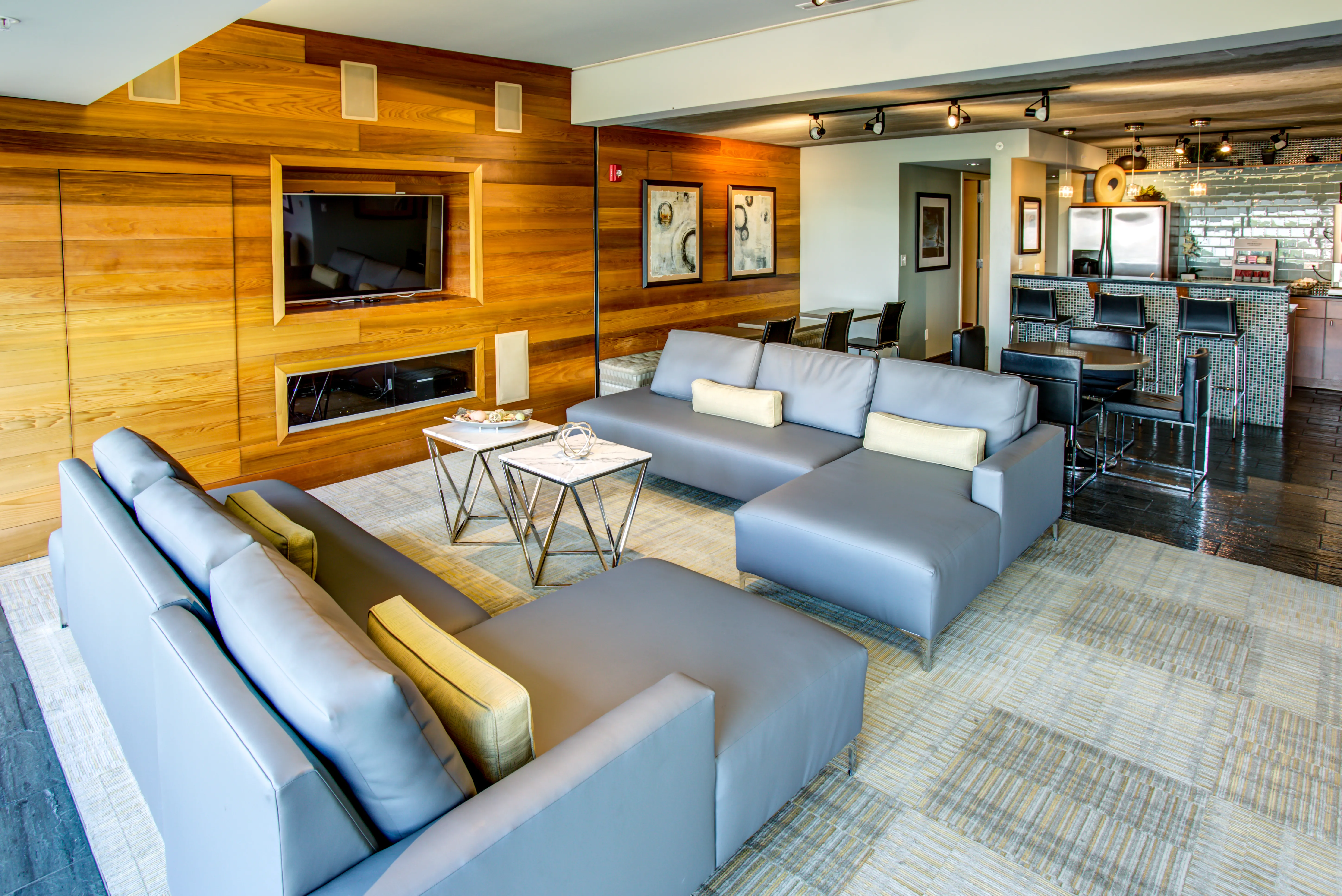 exterior deck of Oak Park Place Apartments