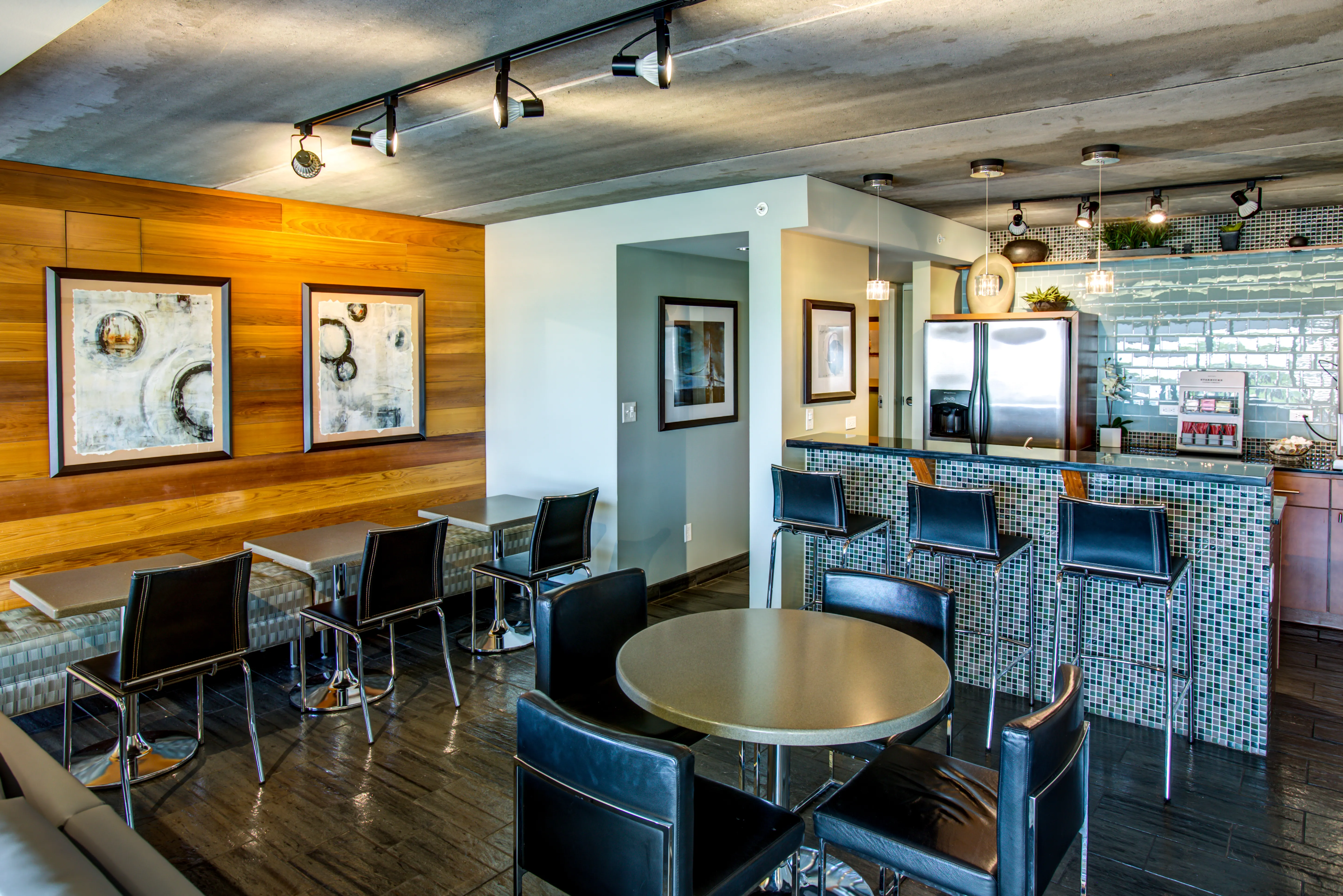 exterior deck of Oak Park Place Apartments