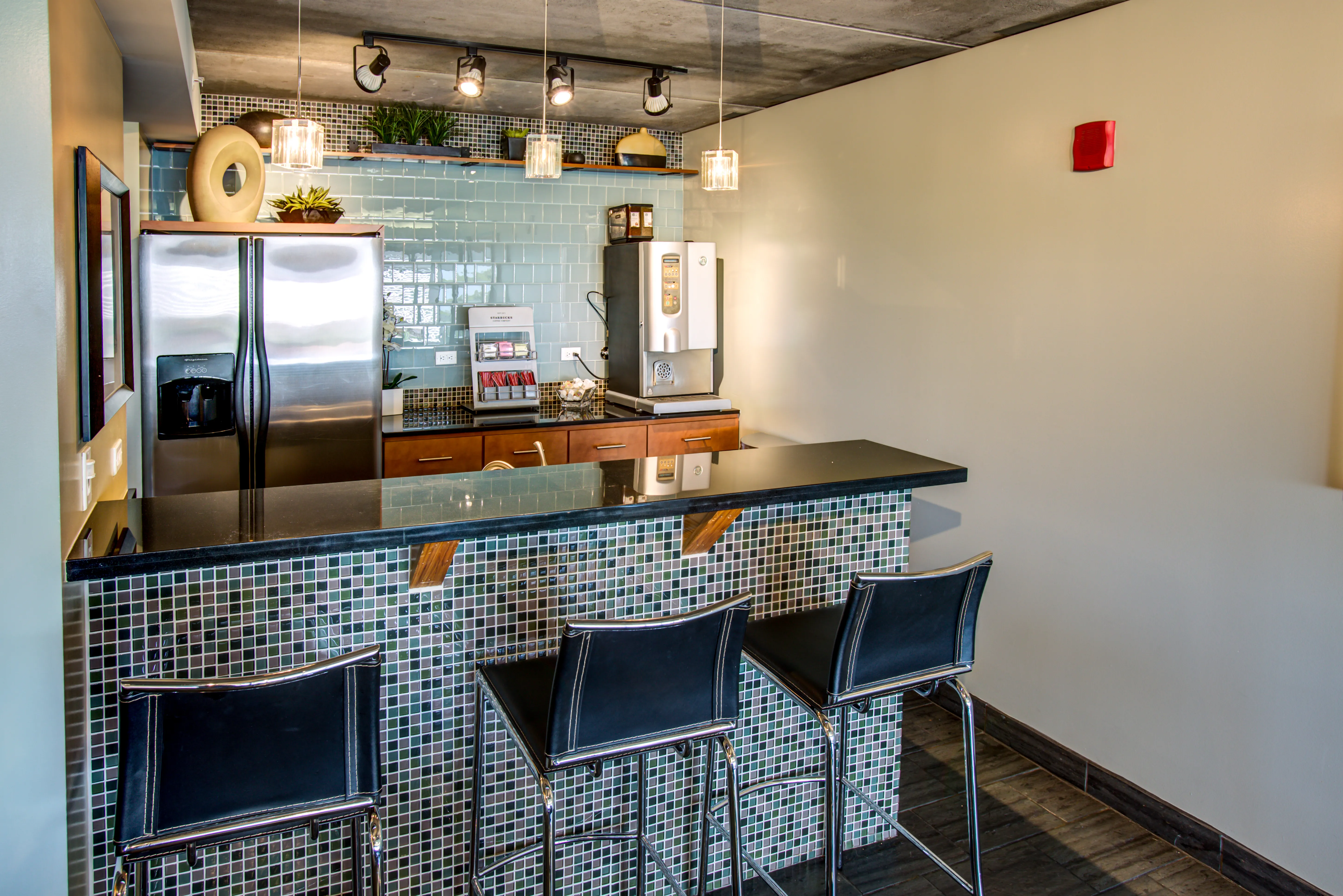 exterior deck of Oak Park Place Apartments