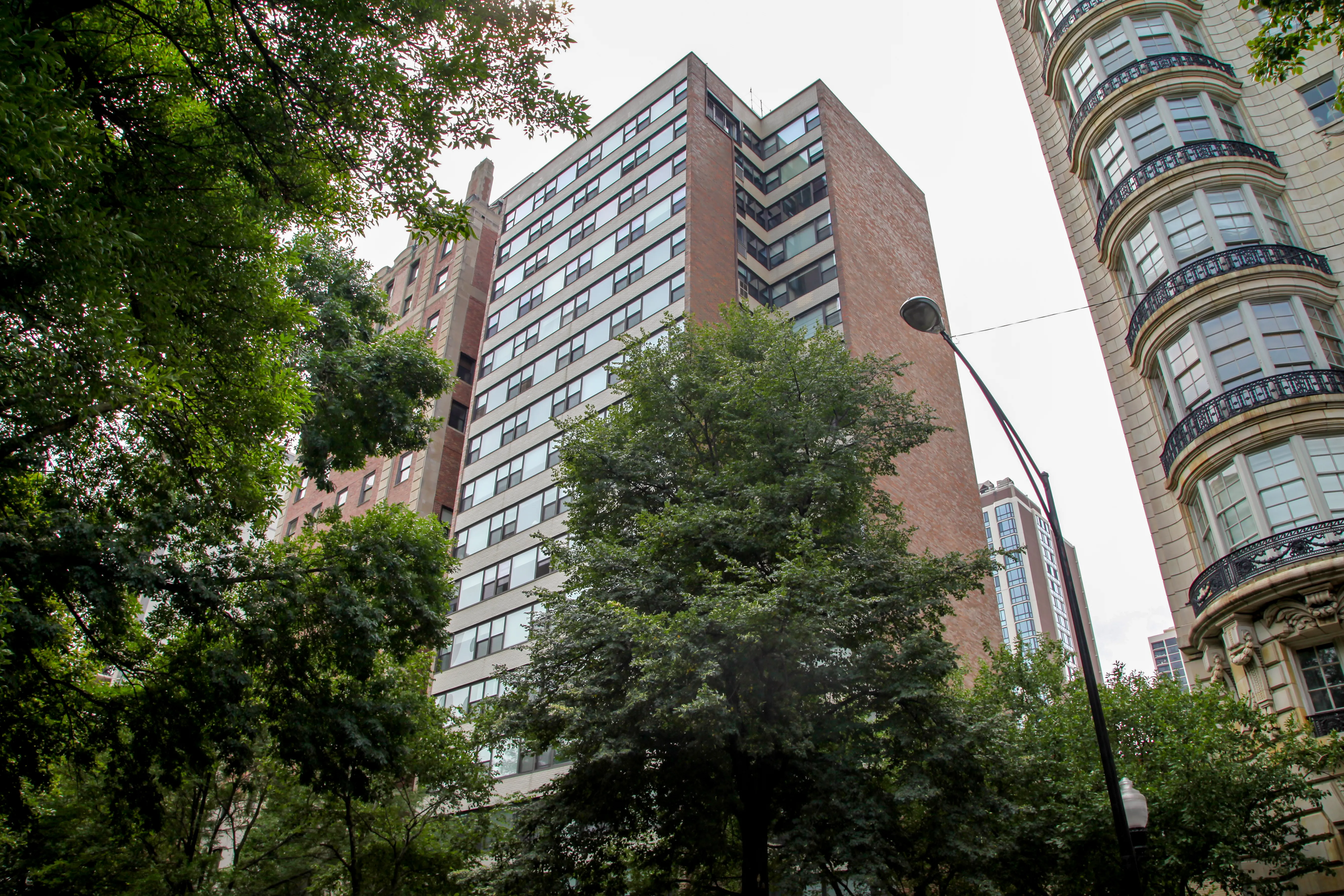 1540 N STATE ST 60610-1540 N State-Chicago-IL