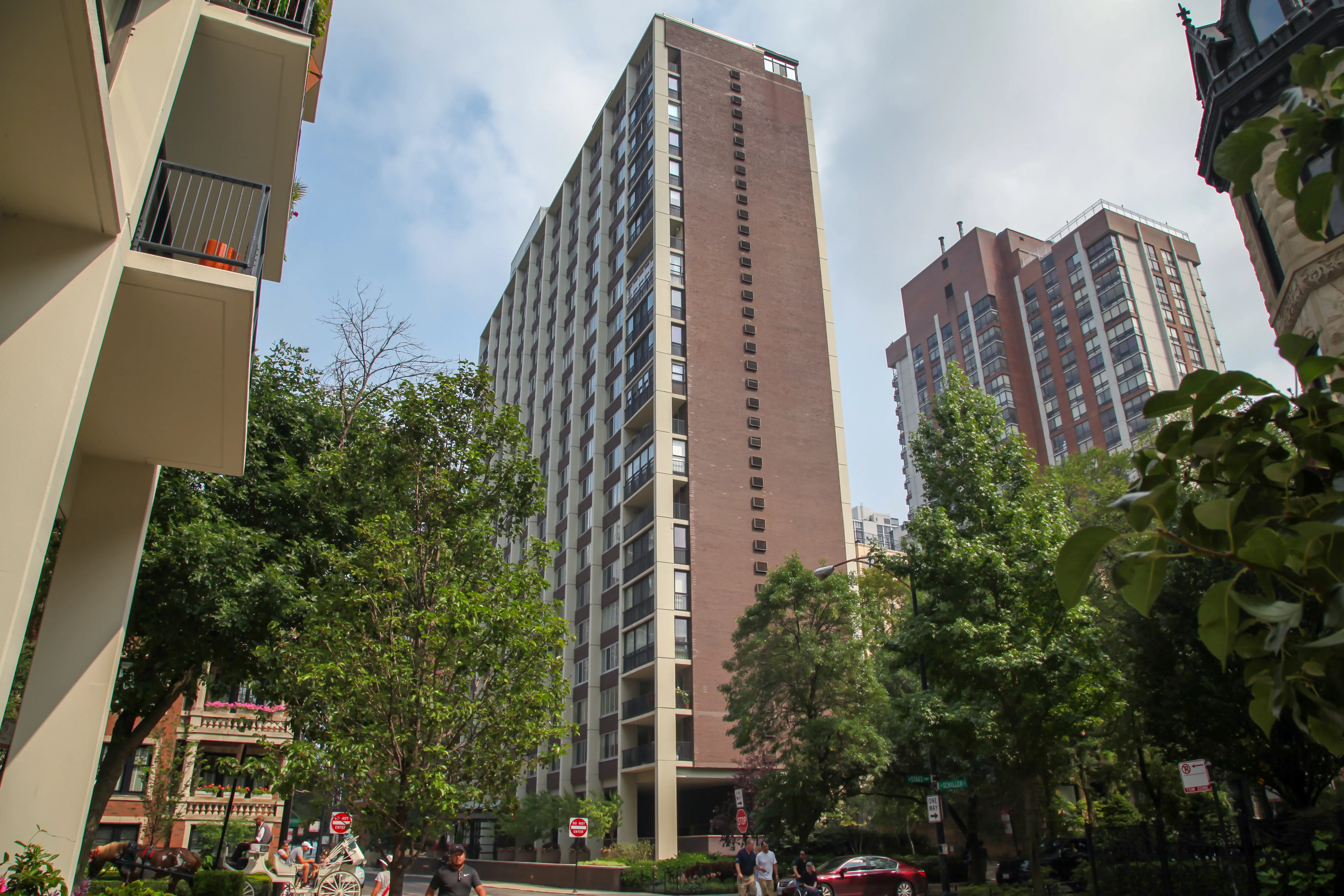 1 E Schiller Apartments
