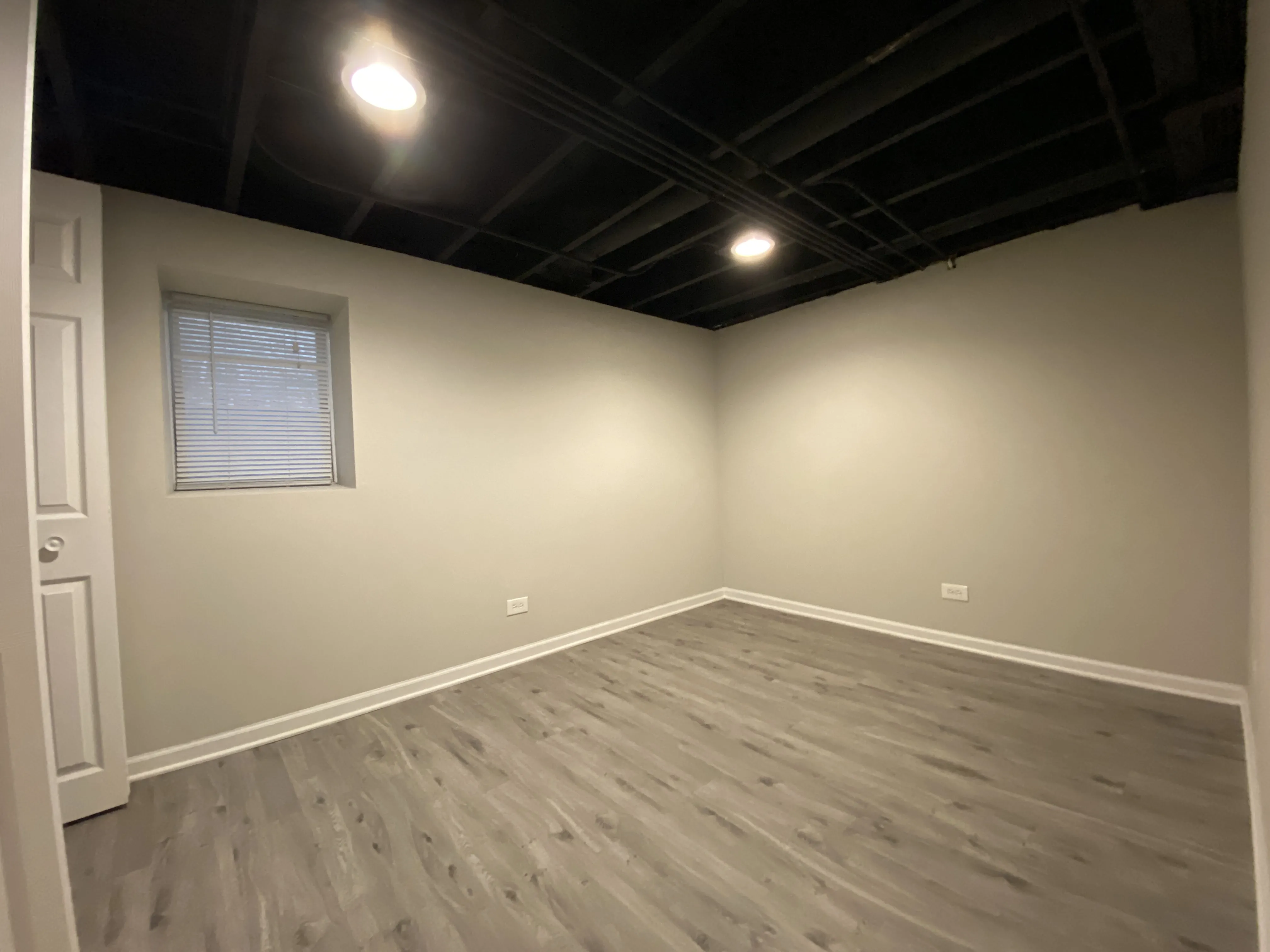 909 N Leavitt Apartments