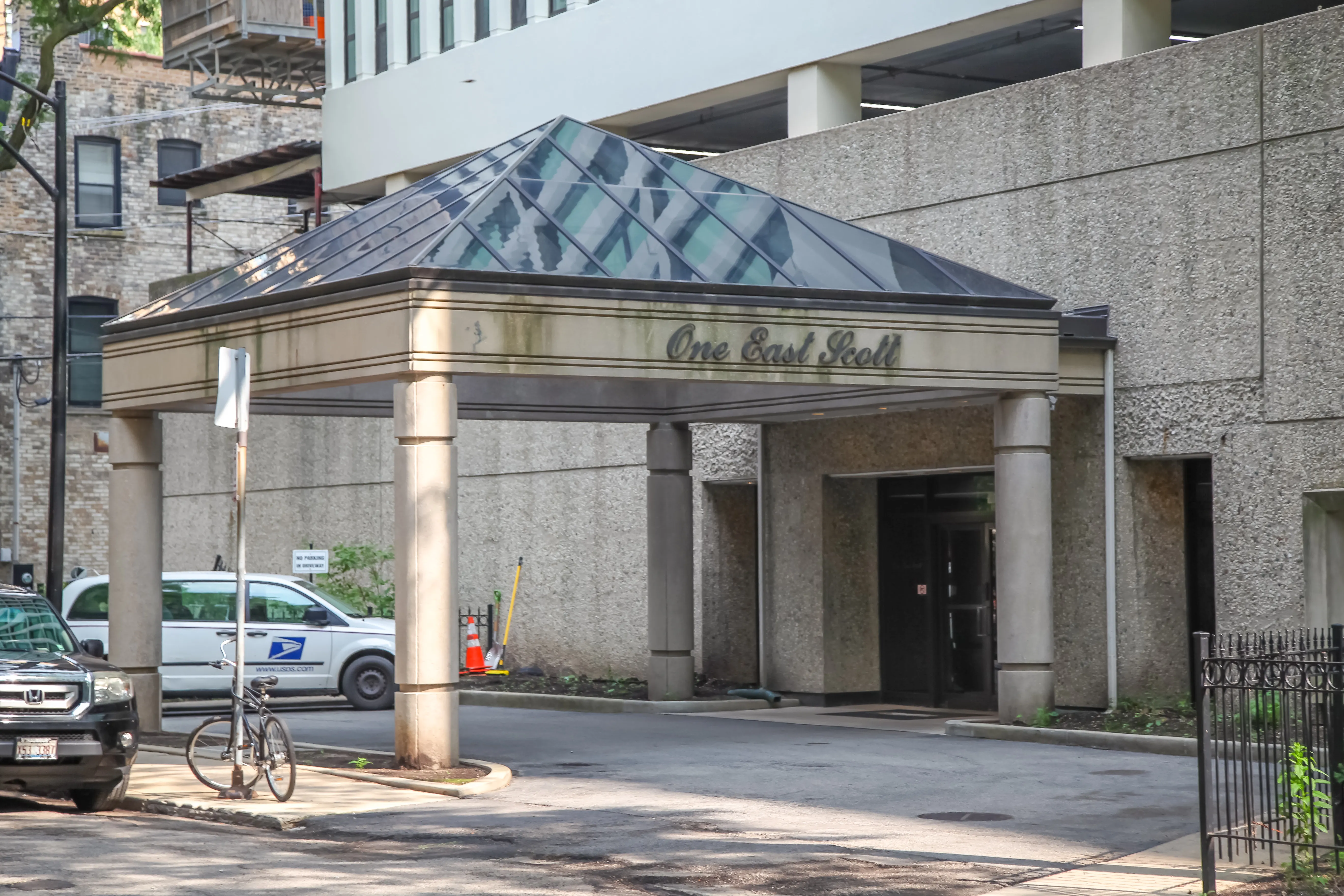 One East Scott Apartments