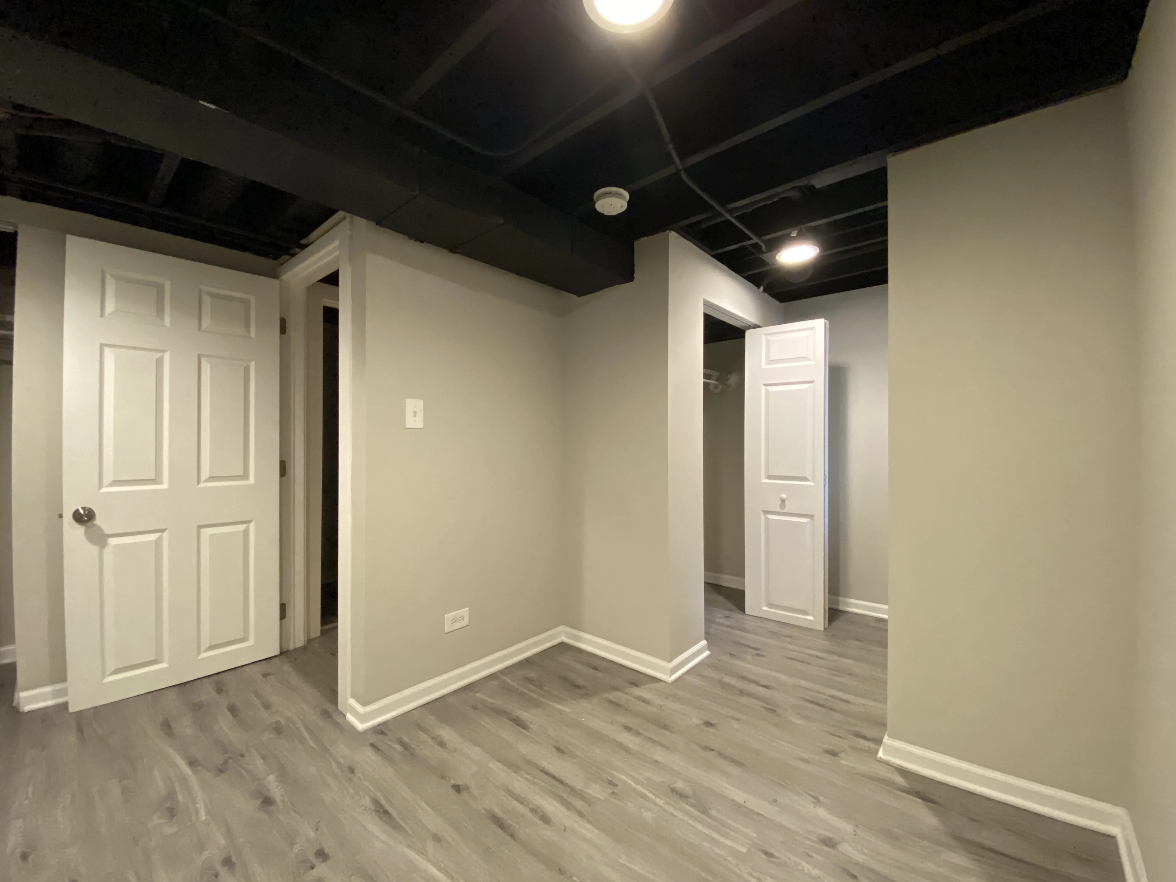 909 N Leavitt Apartments