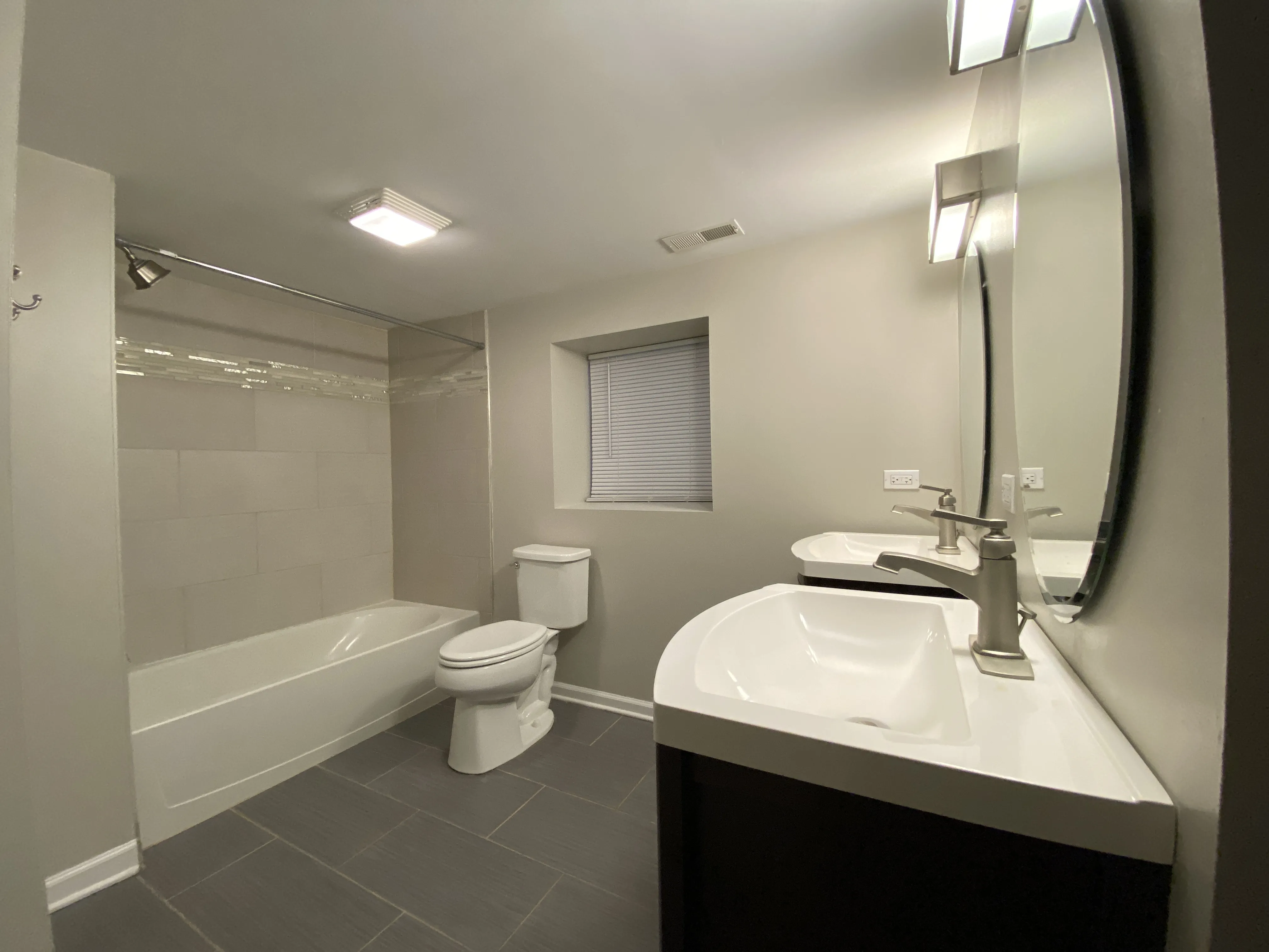 909 N Leavitt Apartments