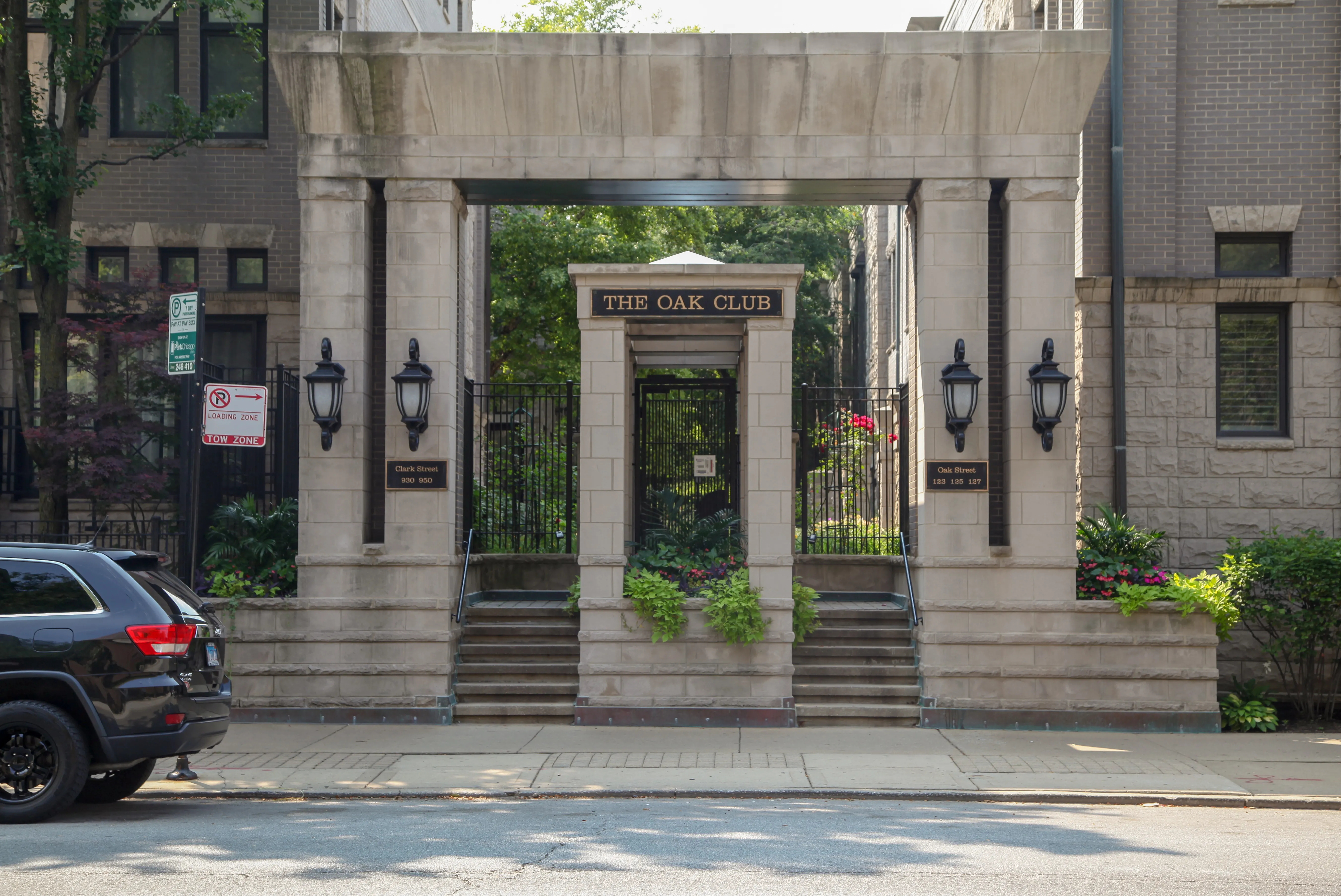 Oak Club Apartments