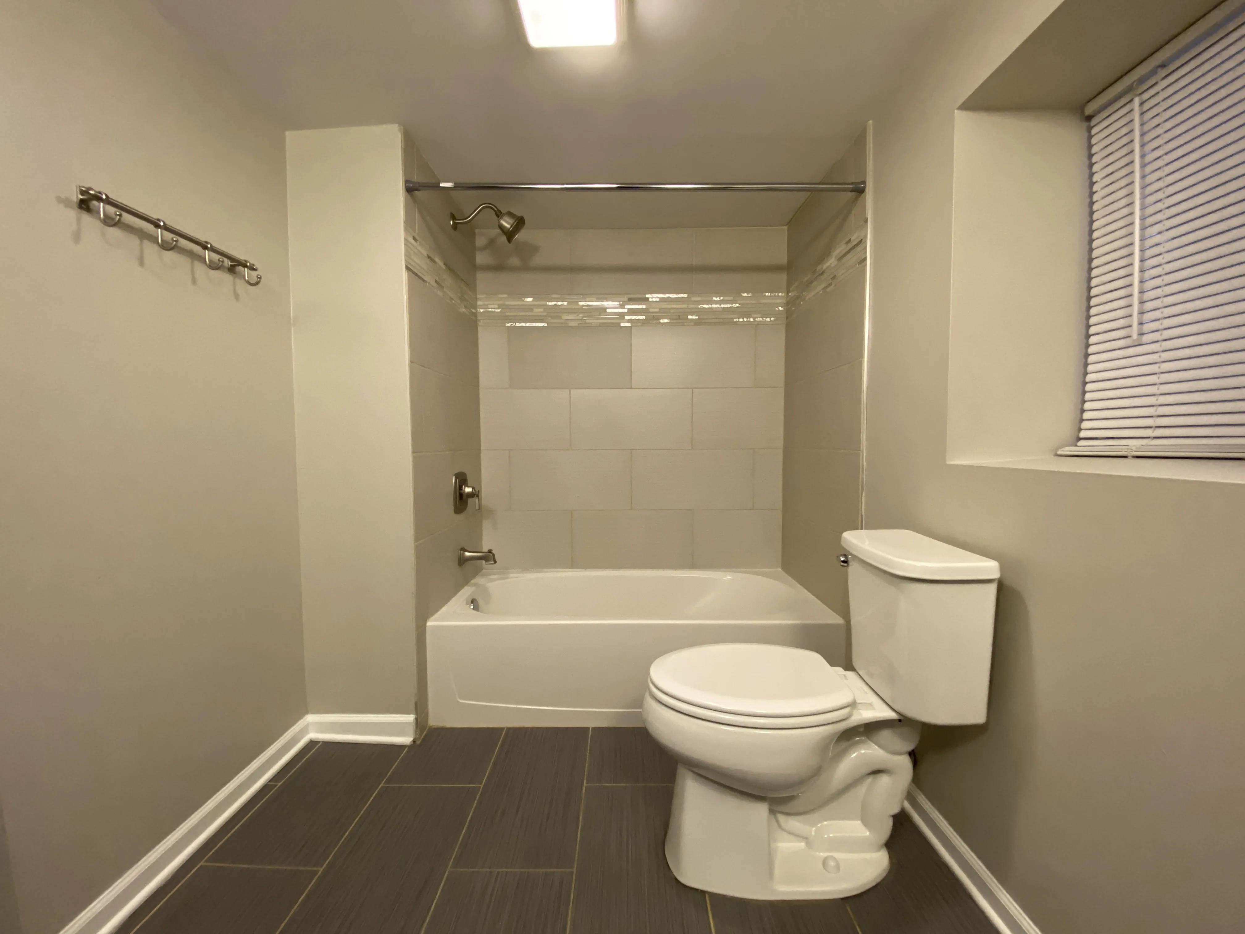 909 N Leavitt Apartments