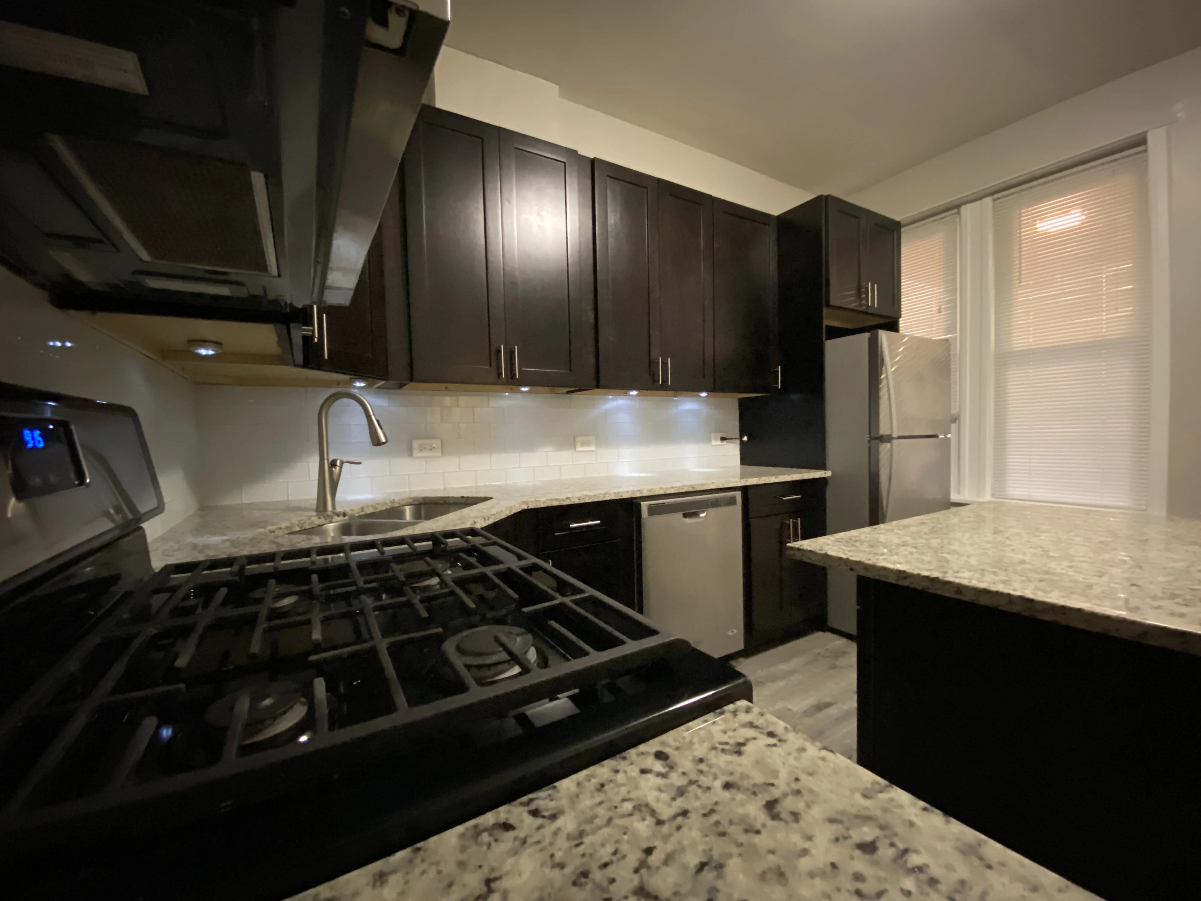 909 N Leavitt Apartments