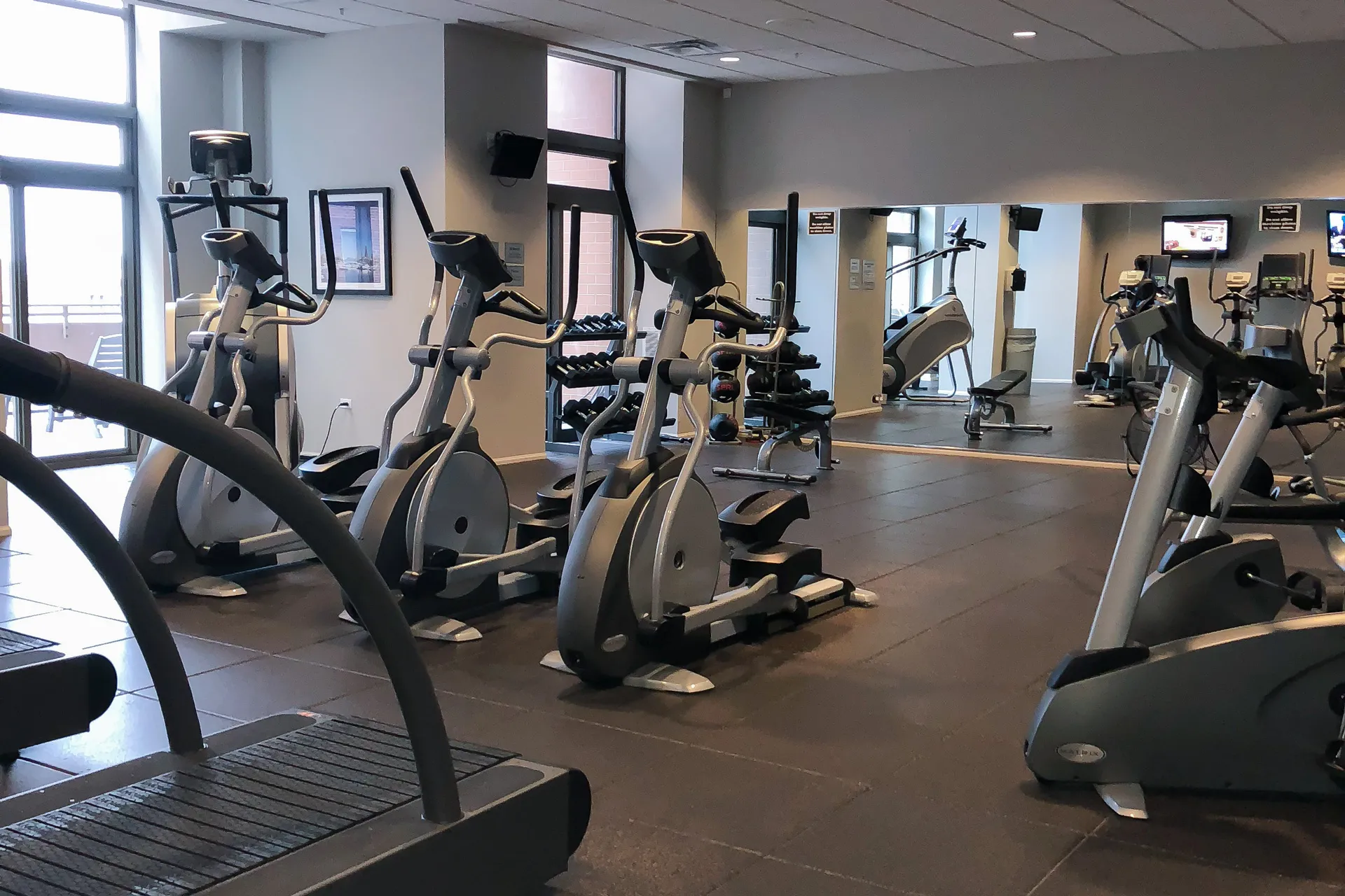 24- Hour Fitness Center Astoria Tower Chicago Apartments in the South Loop