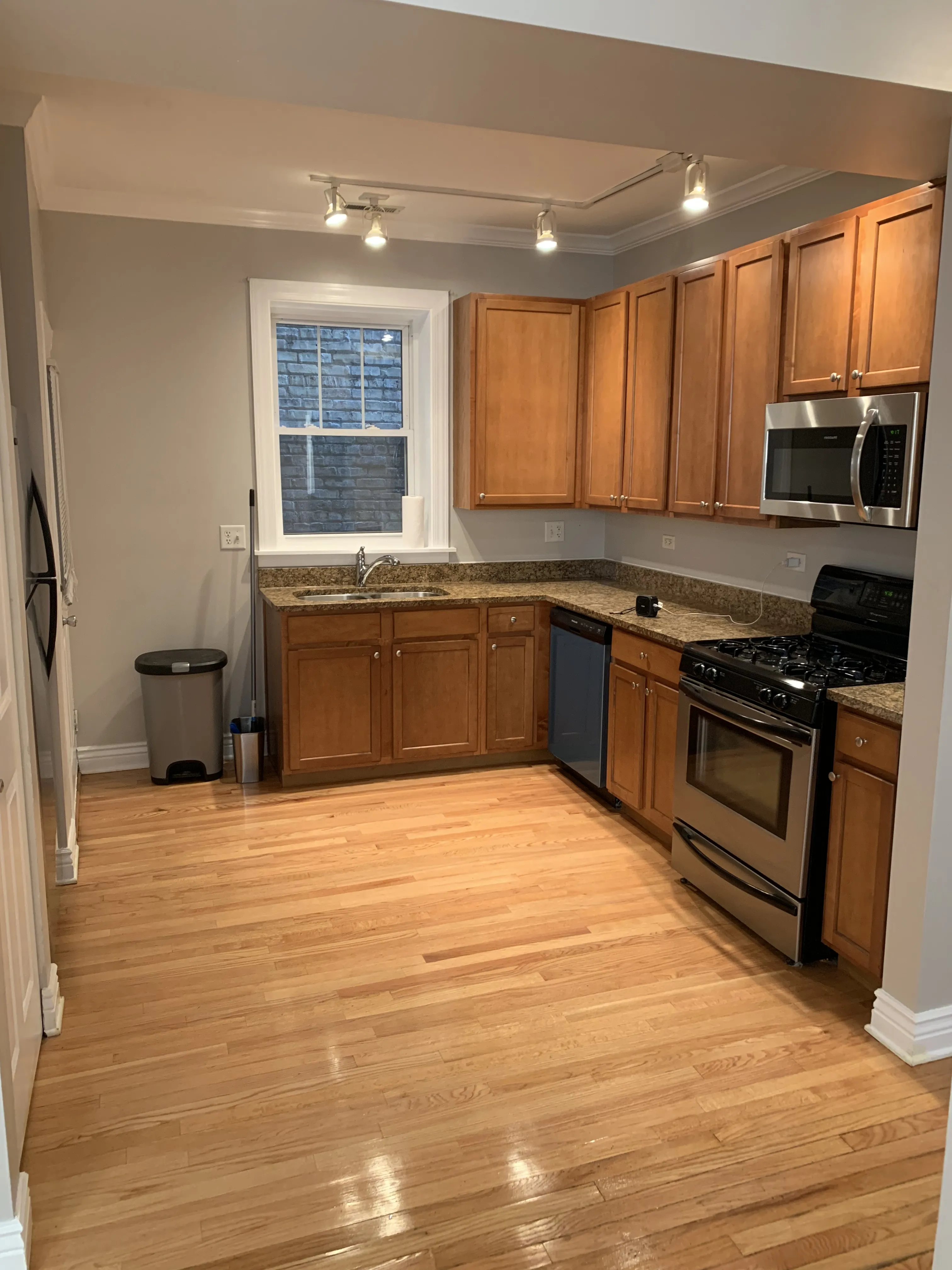 4337 N TROY ST 60618-unit#1E-Chicago-IL