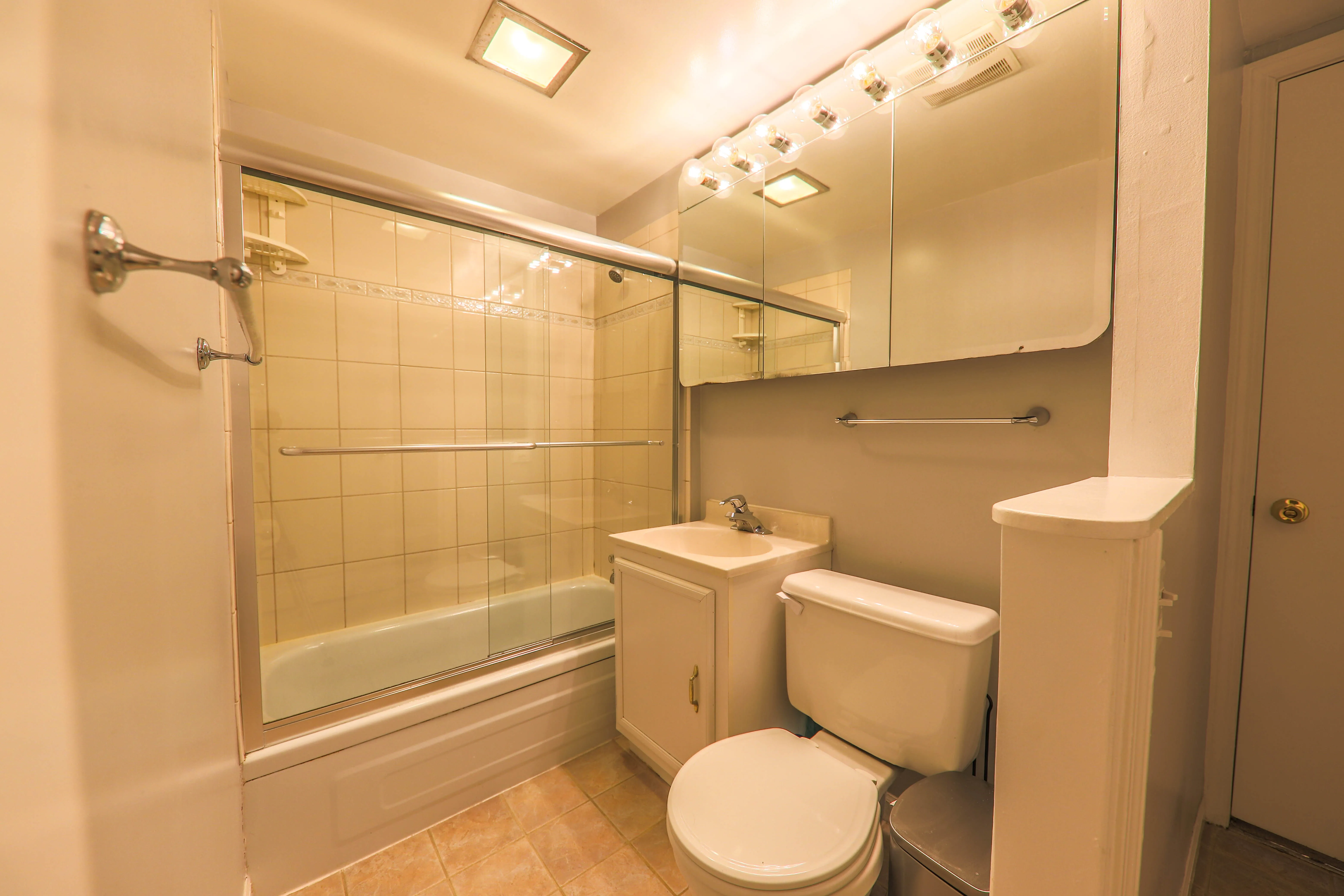 1940 W HENDERSON ST 60657-unit#1-Chicago-IL