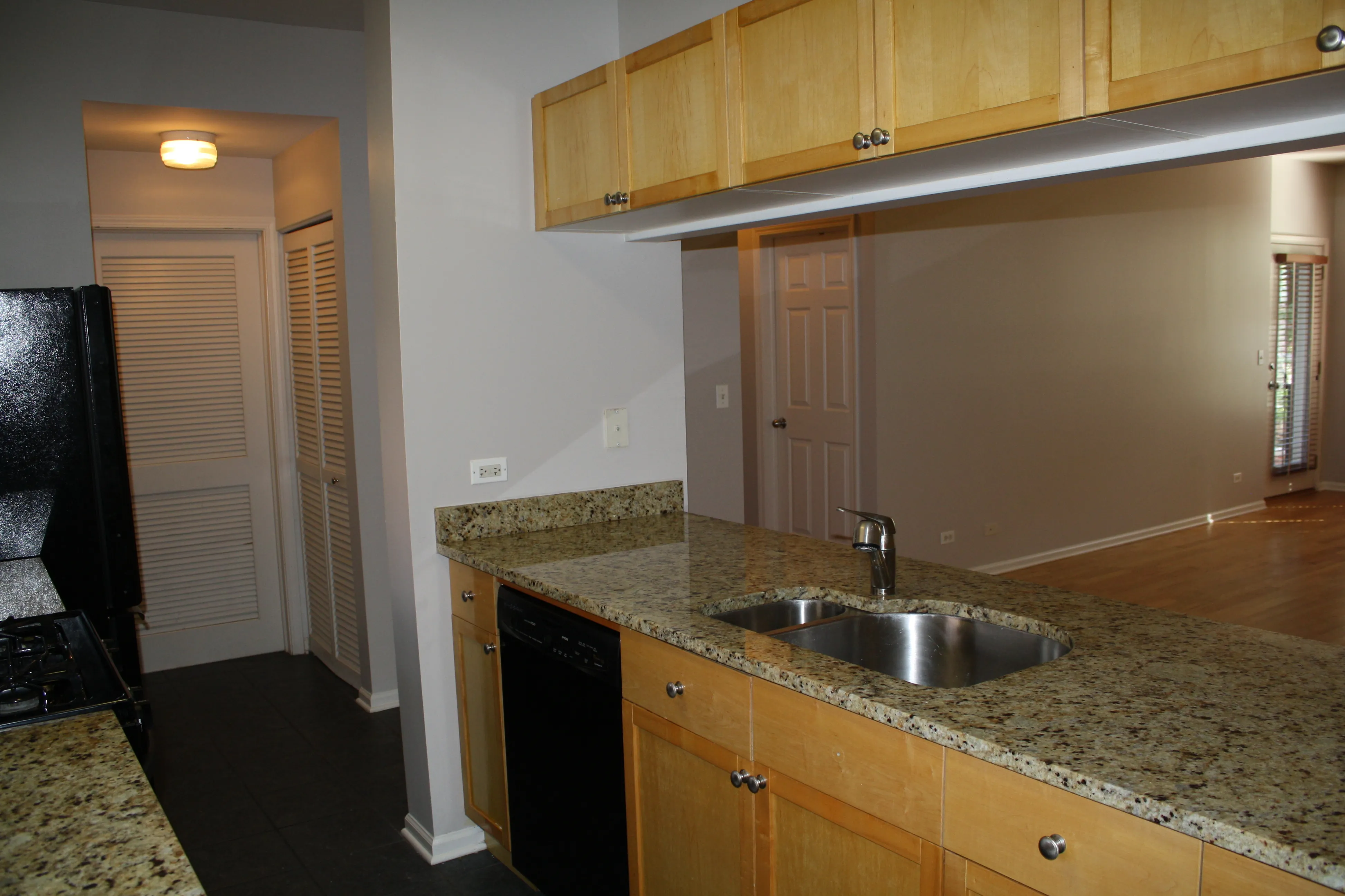 303 W SCOTT ST 60610-Old Town Square Two-unit#A303-Chicago-IL
