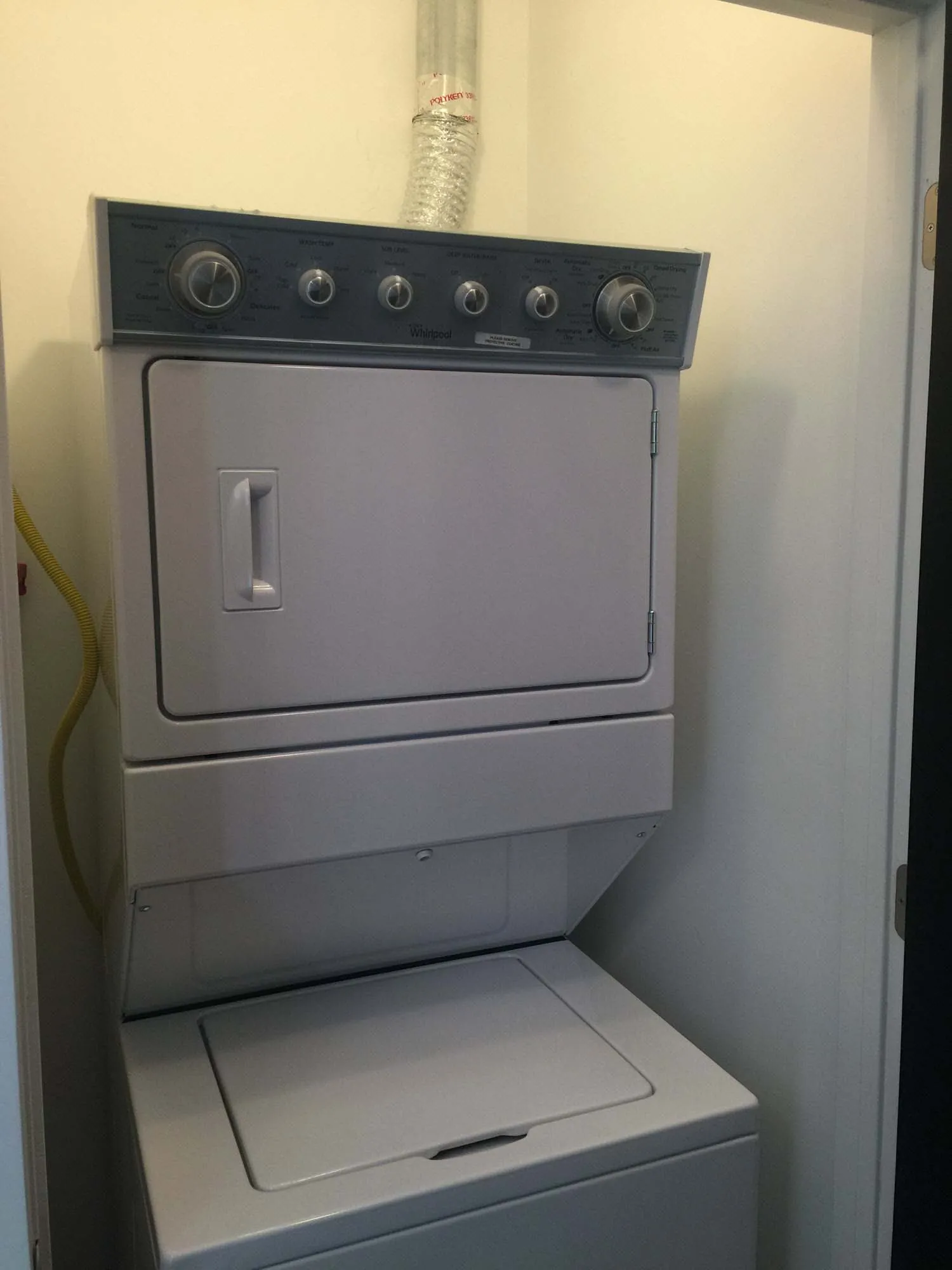 exterior of 1244 West Devon Apartments in Rogers Park Chicago