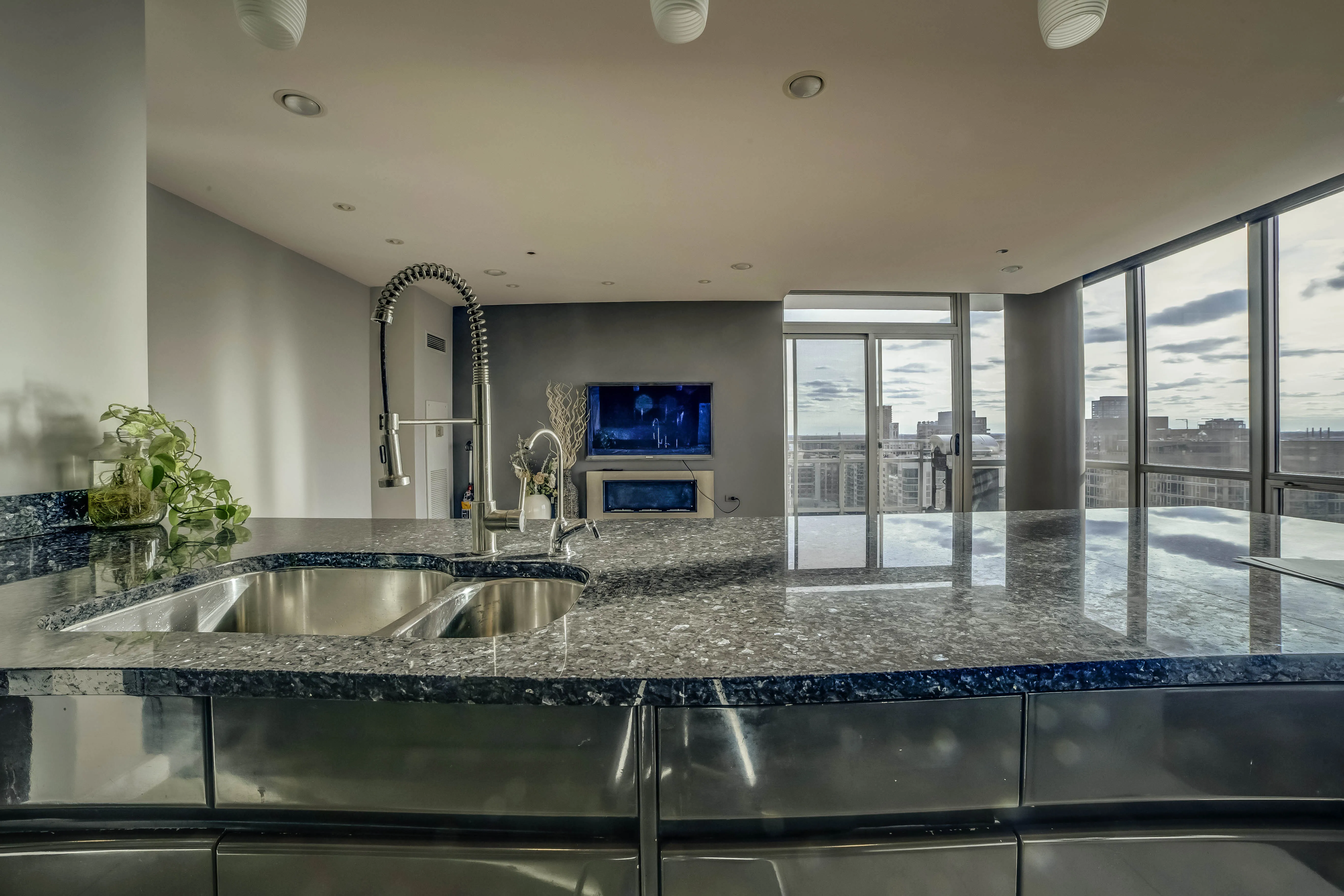 737 W WASHINGTON BLVD 60661-Skybridge-unit#1708-Chicago-IL