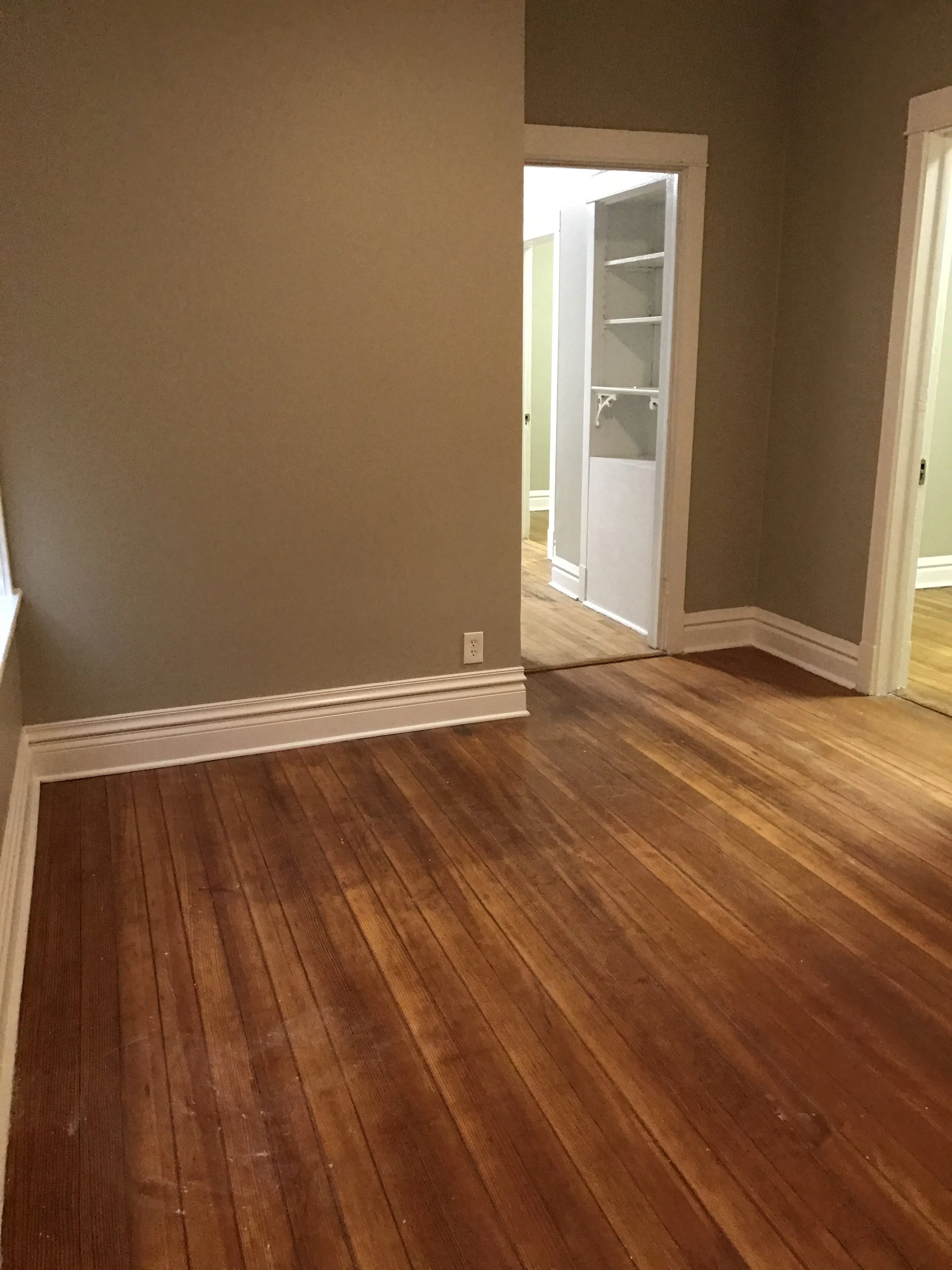 1841 N Hermitage Apartments