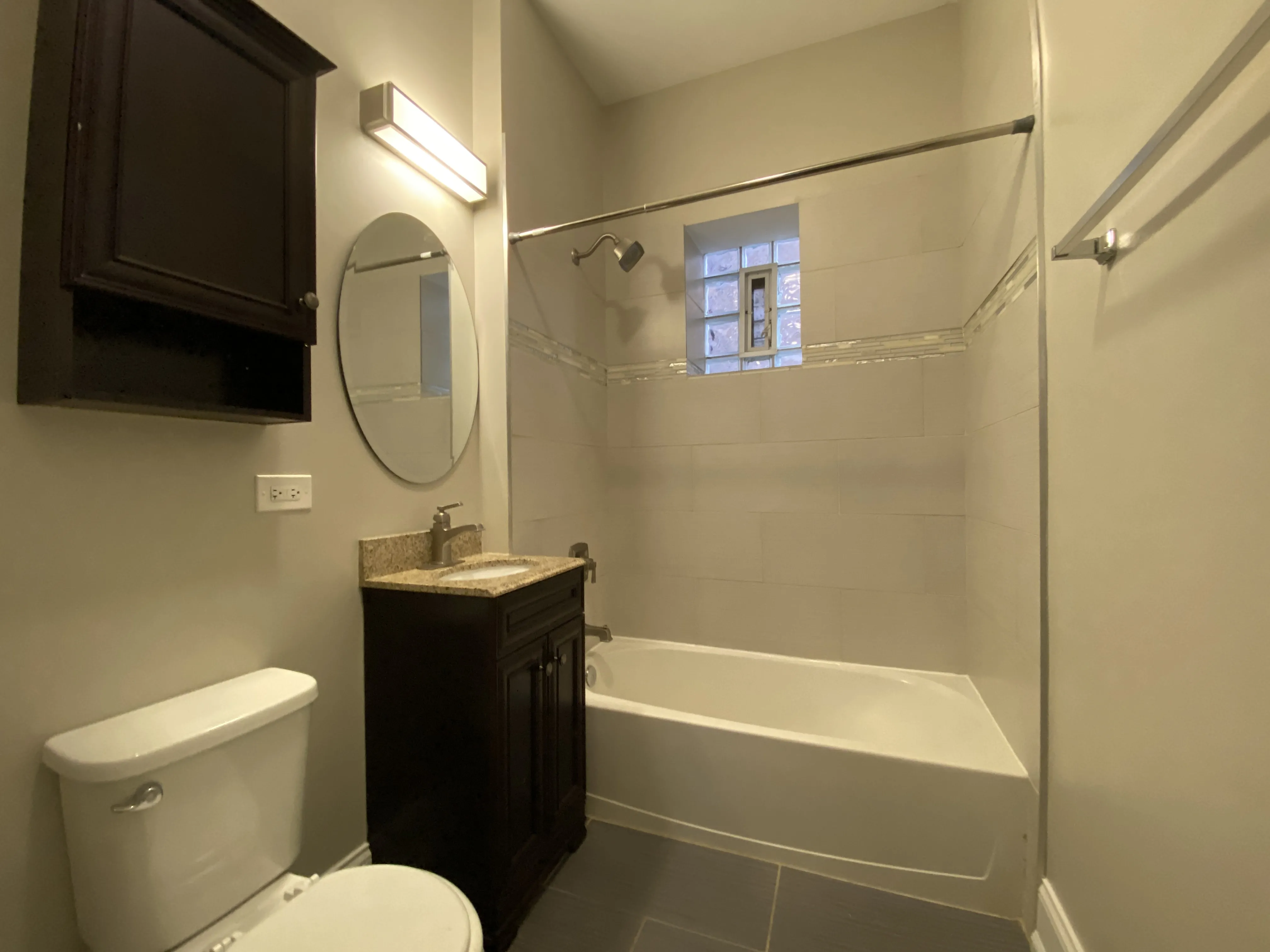 909 N Leavitt Apartments