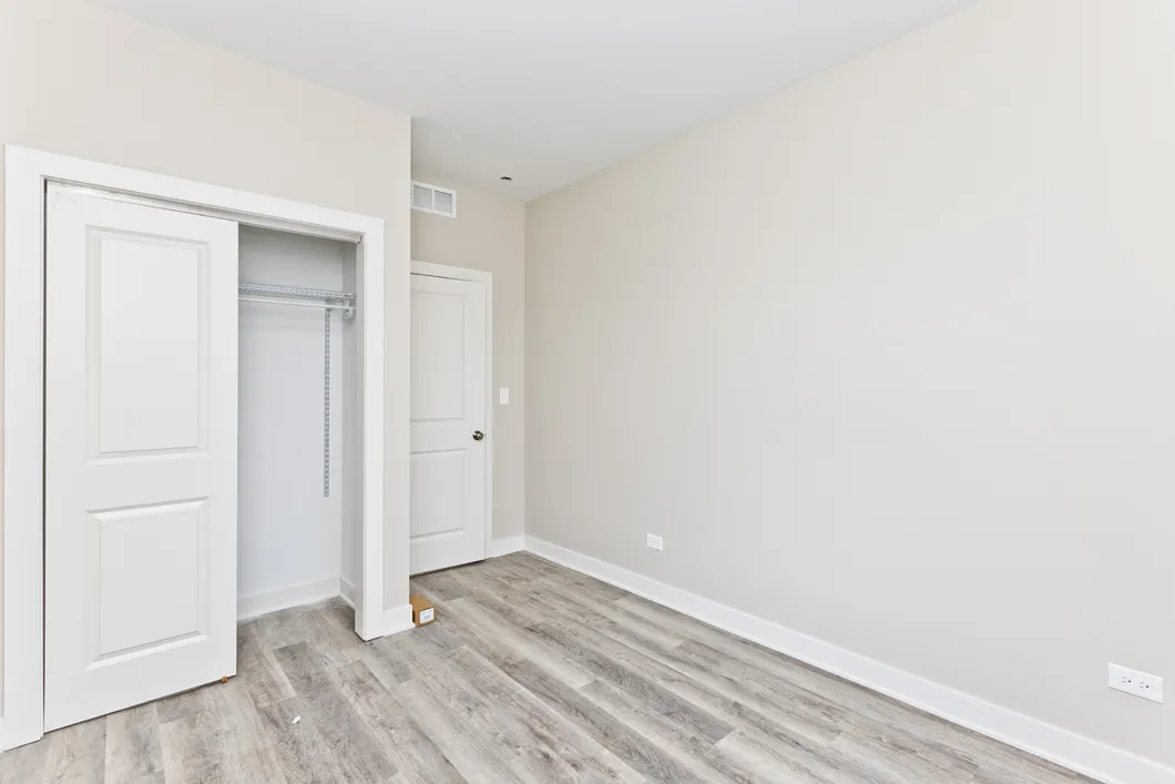 3601 West Ainslie Apartments